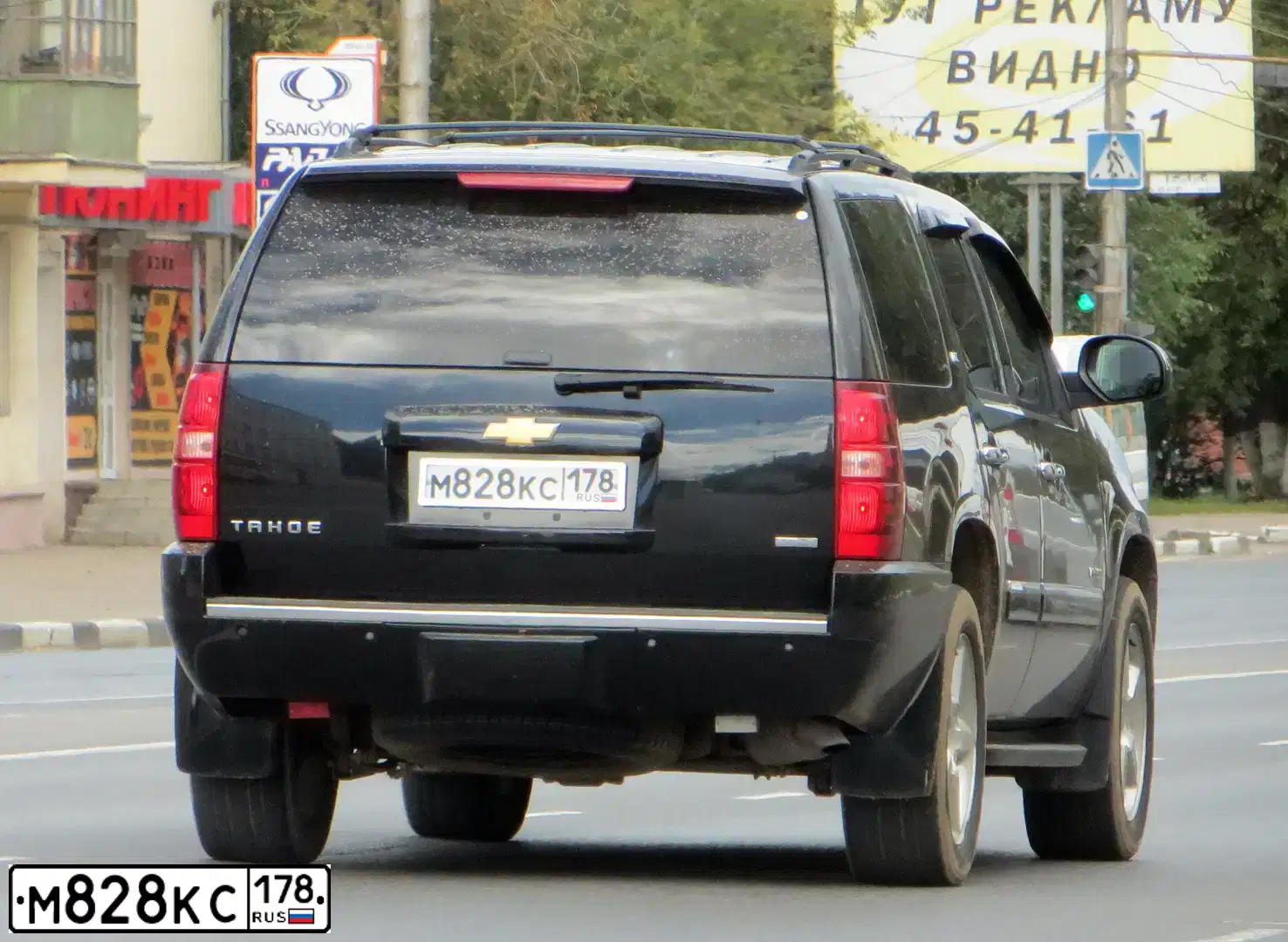 Фото автомобиля CHEVROLET TAHOE, 2012 — госномер М828КС178. Цвет: ЧЕРНЫЙ