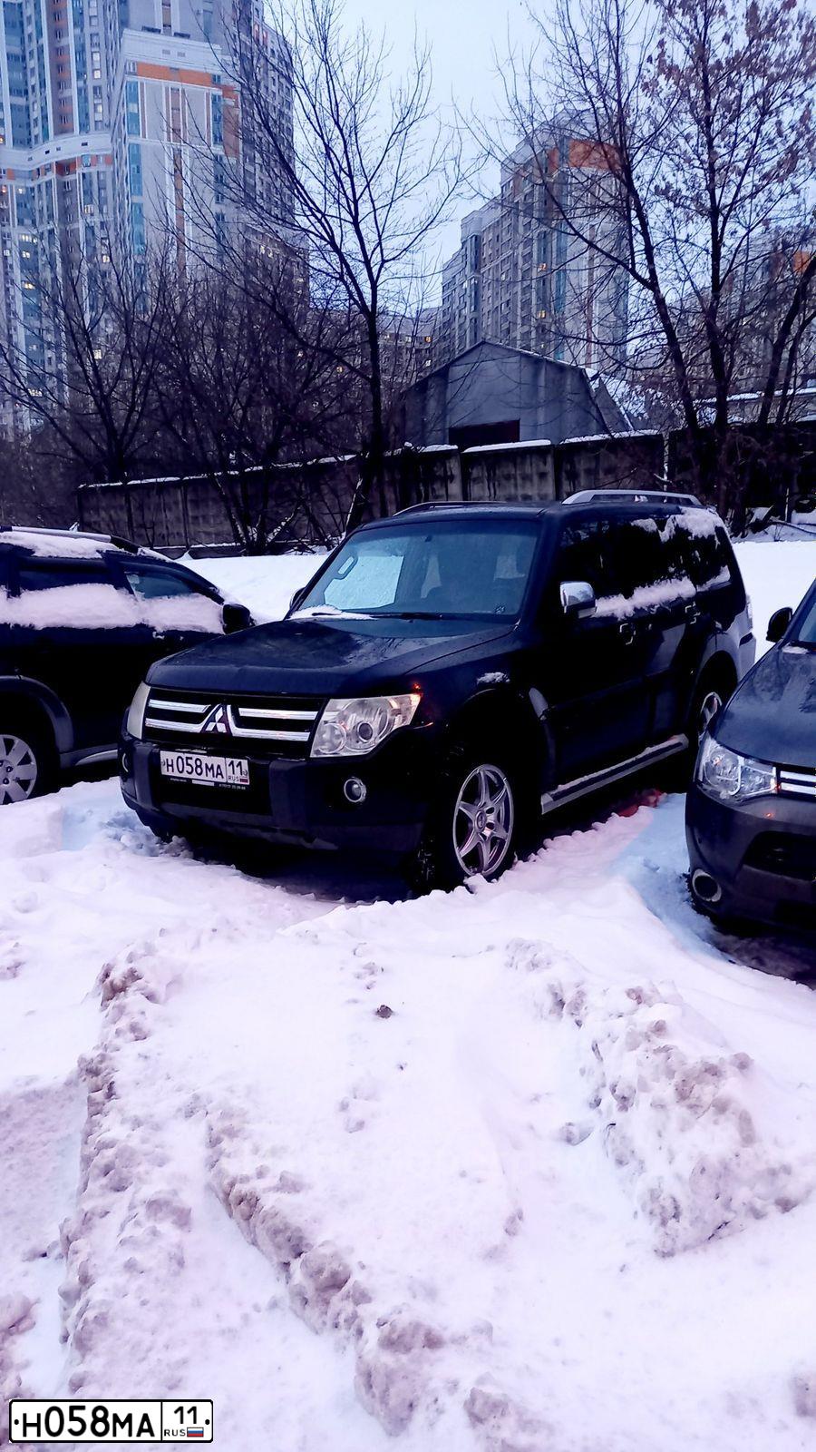 Фото автомобиля MITSUBISHI PAJERO, 2007 — госномер Н058МА11. Цвет: ЧЕРНЫЙ