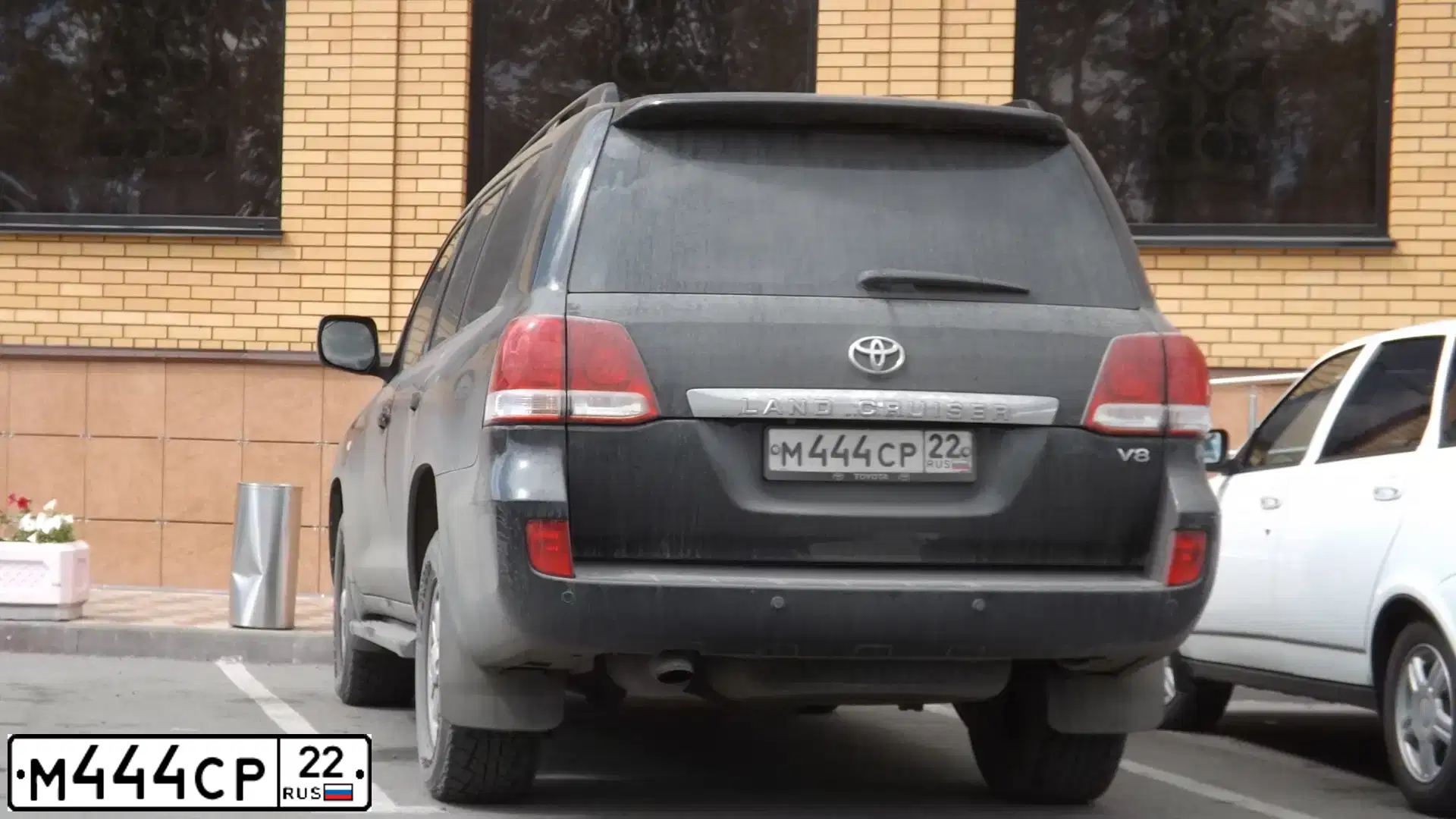 Фото автомобиля TOYOTA LANDCRUISER 200, 2008 — госномер М444СР22. Цвет: ЧЕРНЫЙ
