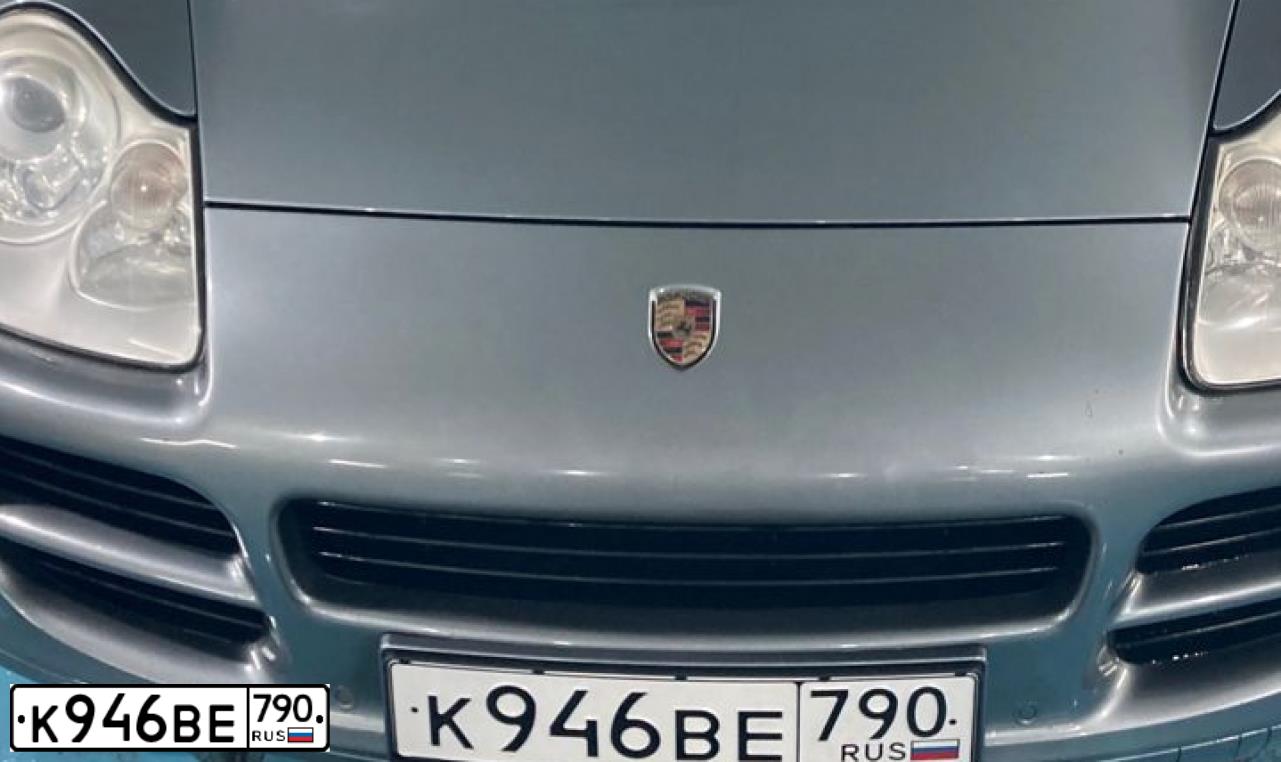 Фото автомобиля PORSCHE CAYENNE, 2004 — госномер А333ХА177. Цвет: Серый