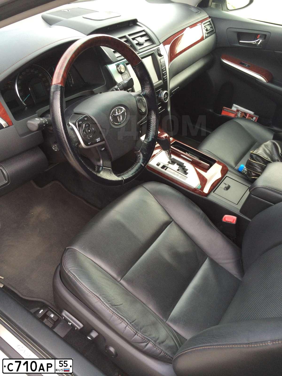 Фото автомобиля TOYOTA CAMRY, 2011 — госномер С613АР55. Цвет: БЕЛЫЙ