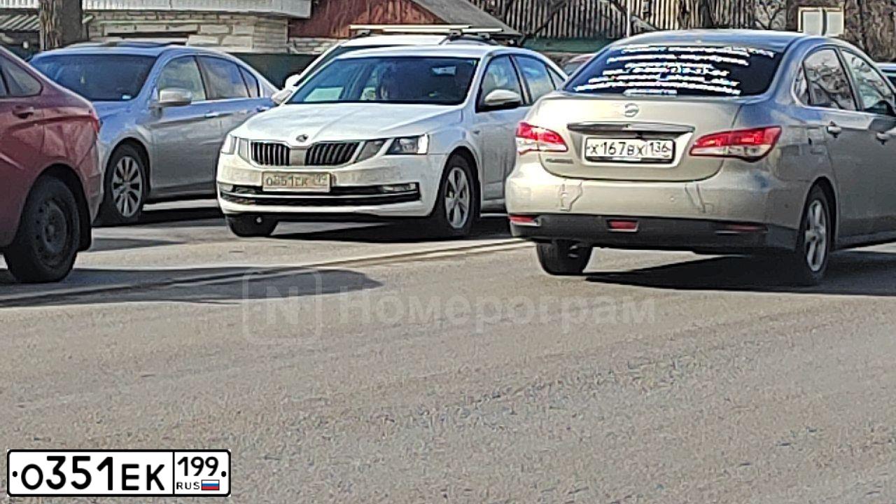 Фото автомобиля MAZDA 3, 2008 — госномер О136ХР777. Цвет: Красный