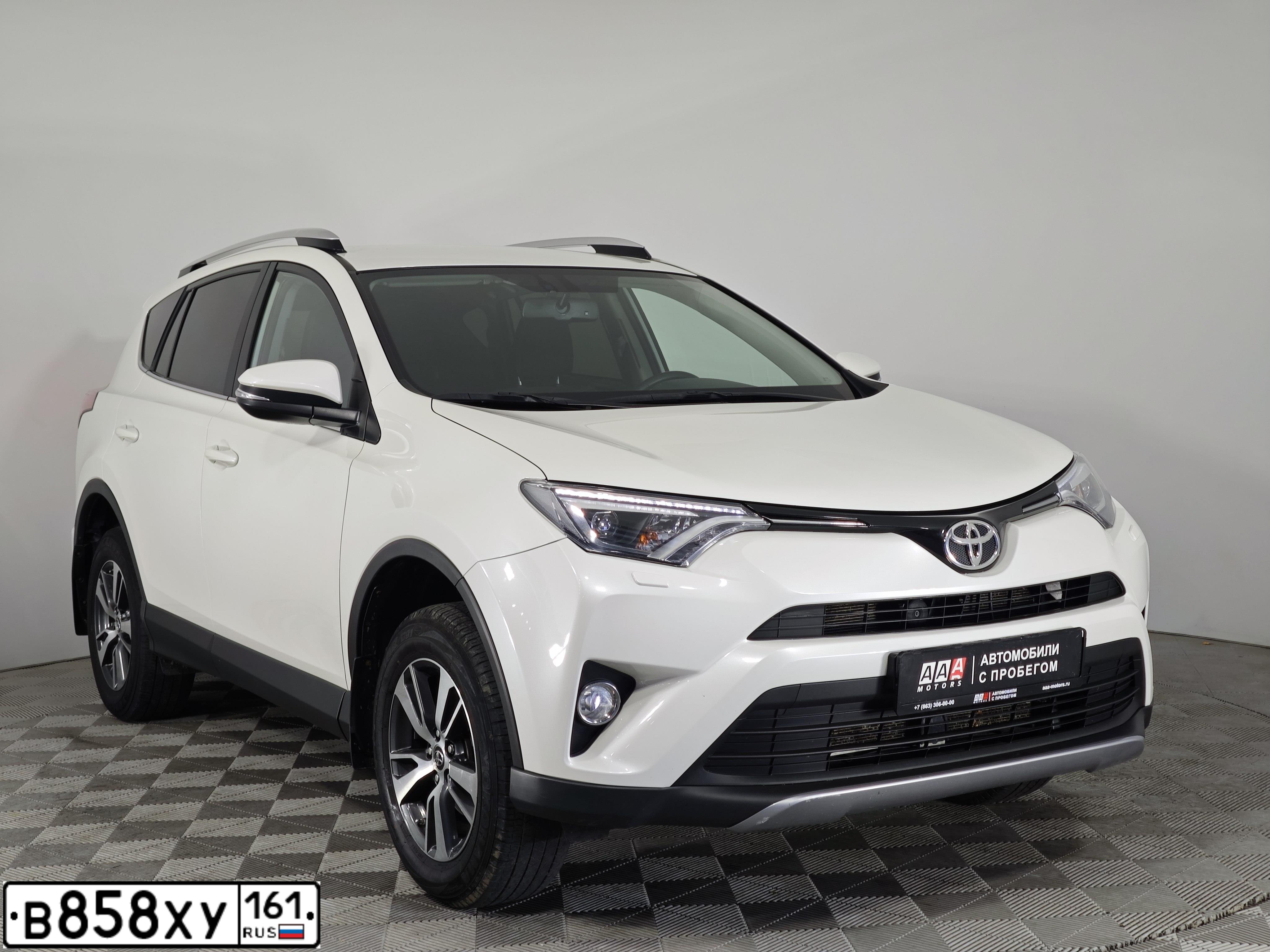 Фото автомобиля TOYOTA RAV4, 2017 — госномер В858ХУ161. Цвет: БЕЛЫЙ ПЕРЛАМУТР
