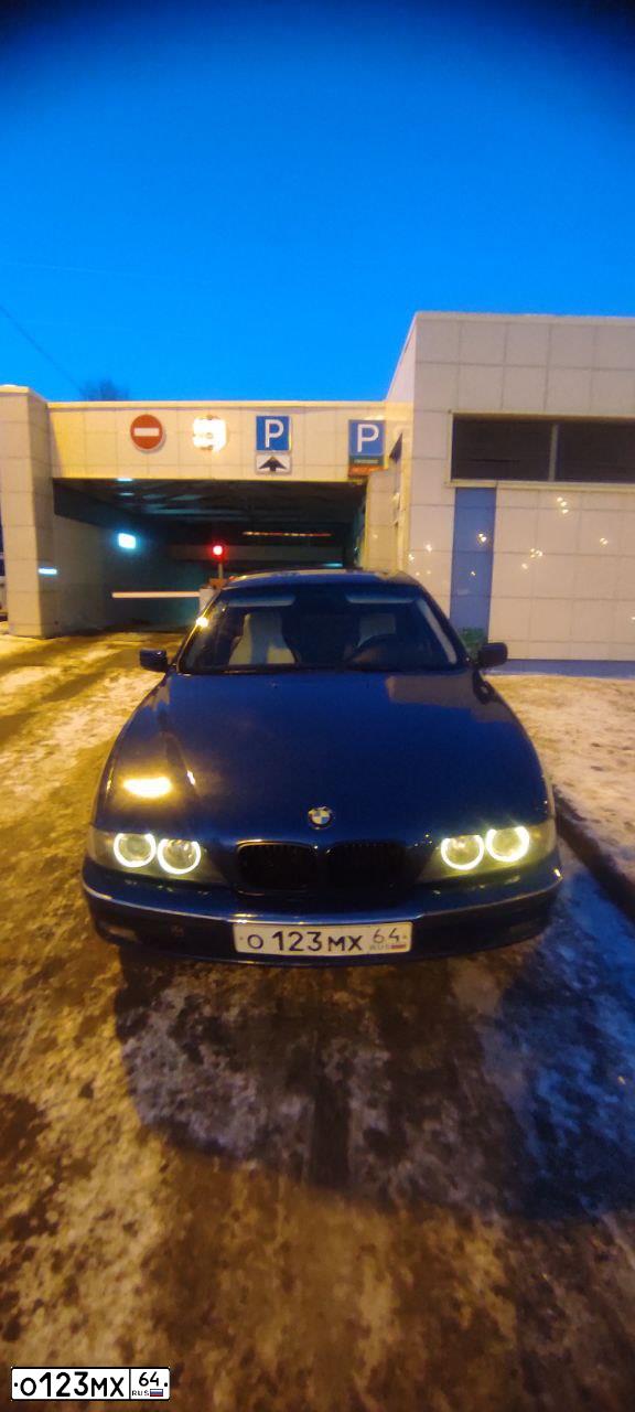 Фото автомобиля BMW SERIE 5, 1997 — госномер О123МХ64. Цвет: Темно-синий