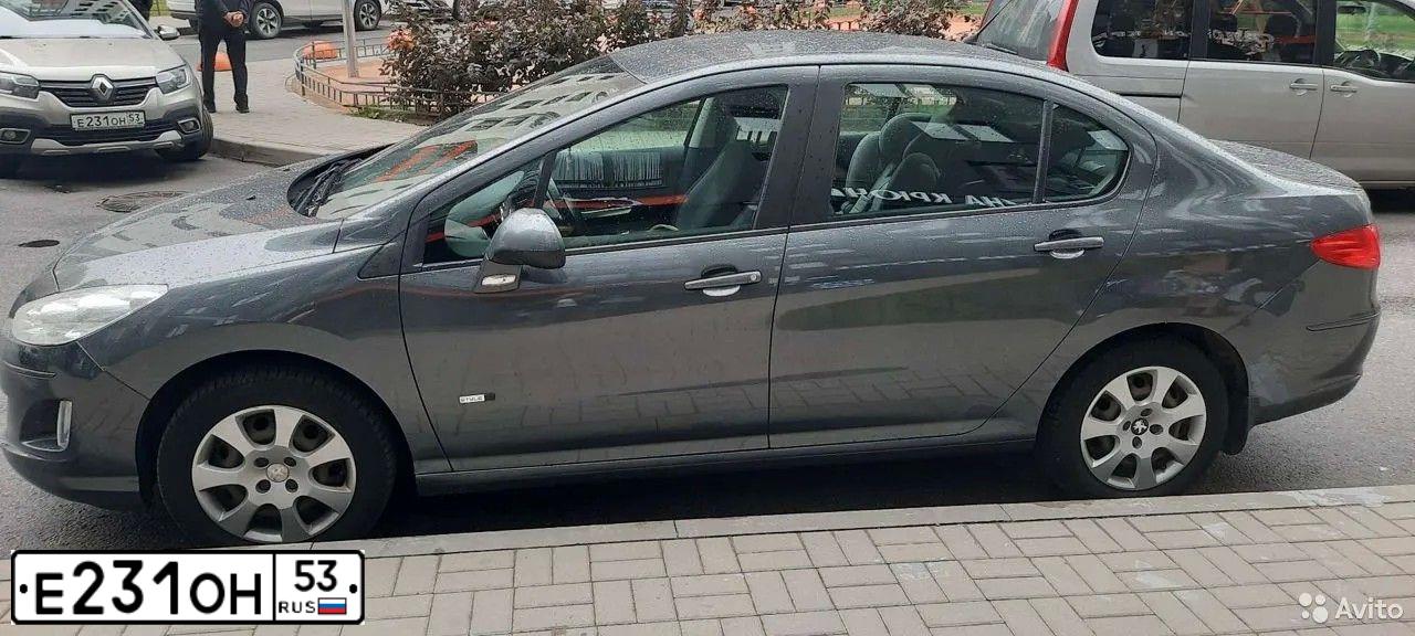 Фото автомобиля RENAULT SANDERO, 2019 — госномер У215ТВ33. Цвет: СЕРЫЙ