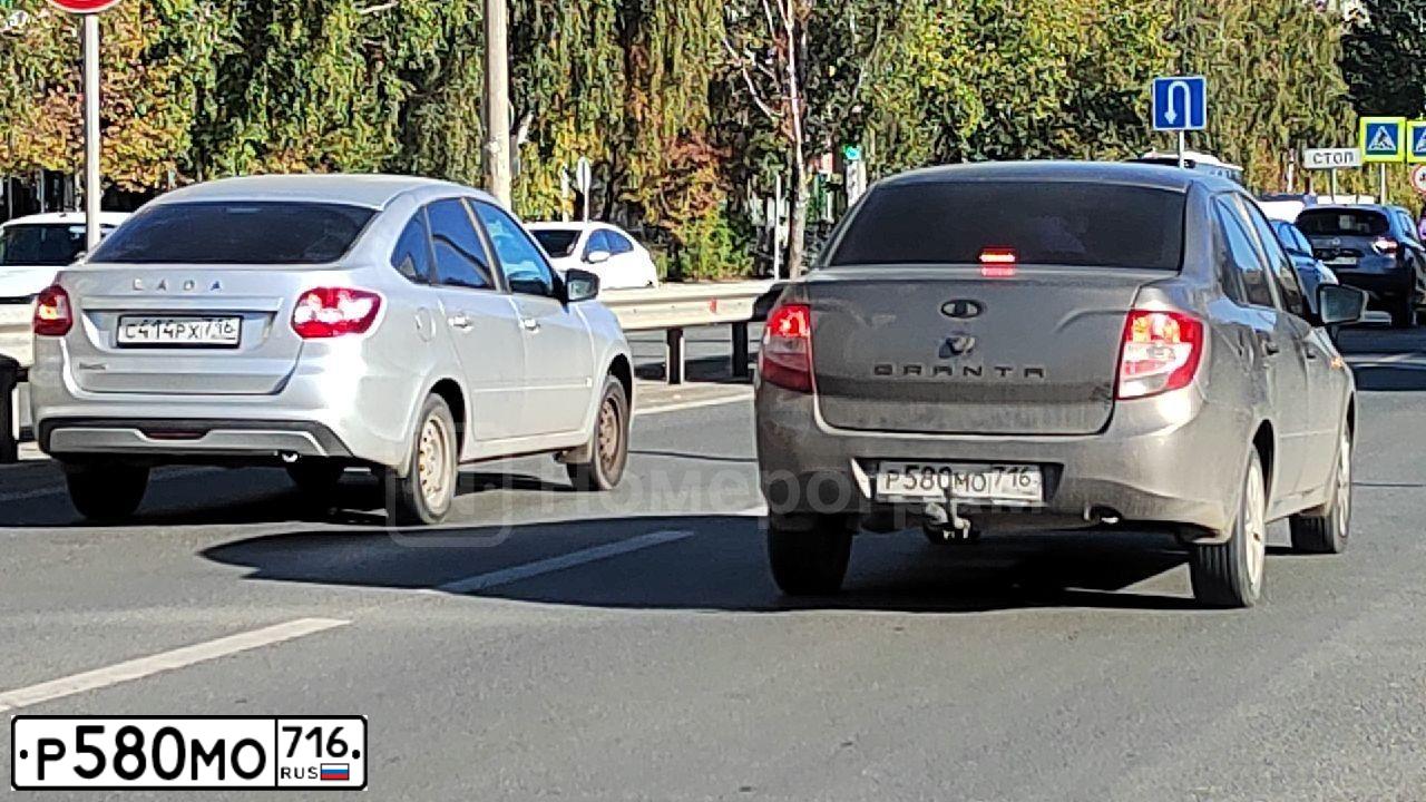 Фото автомобиля LADA 2190 GRANTA, 2016 — госномер Р580МО716. Цвет: Золотисто-коричневый