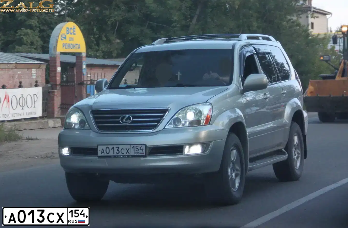 Фото автомобиля LEXUS GX, 2004 — госномер А013СХ154. Цвет: Серый