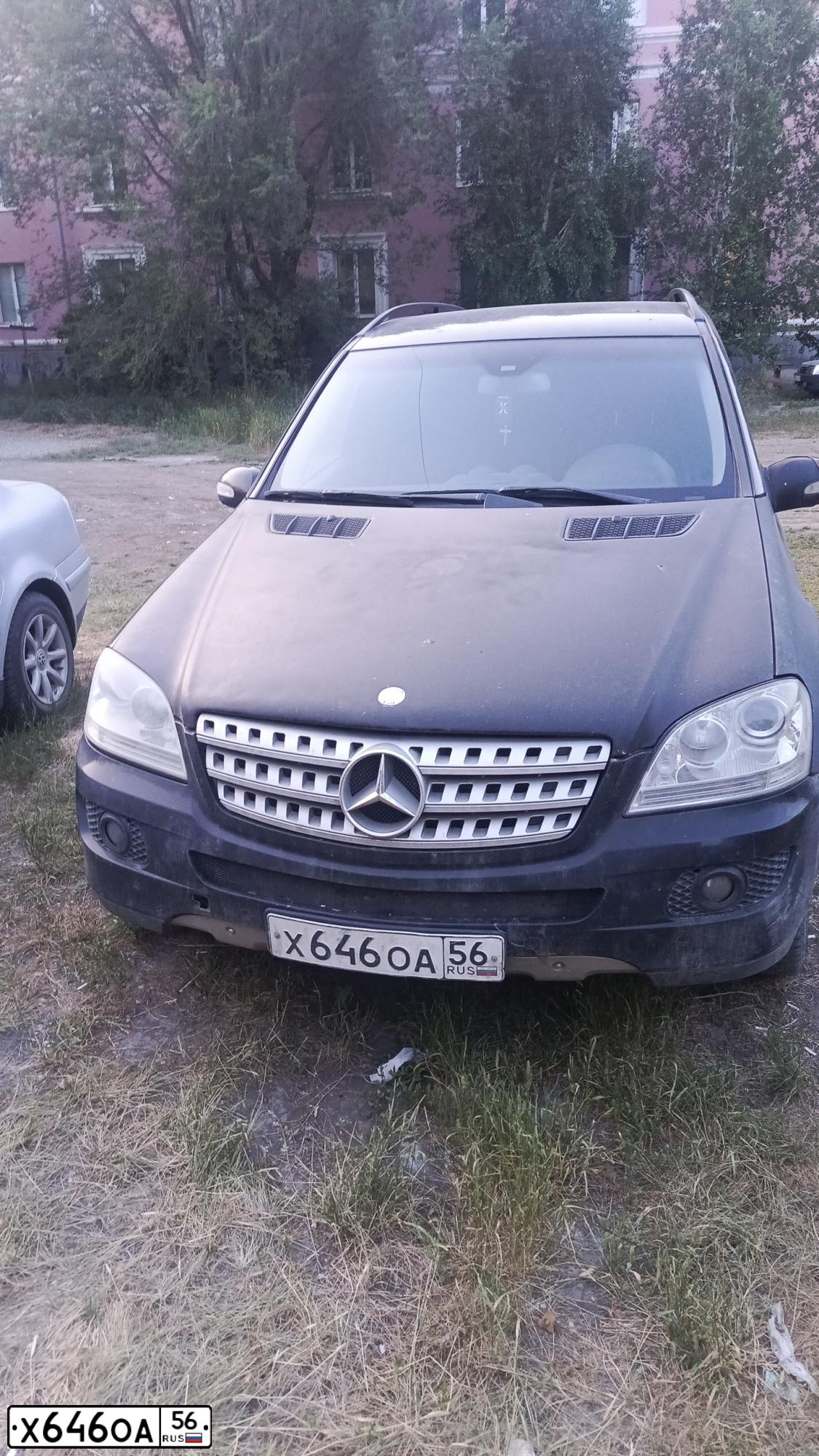Фото автомобиля MERCEDES M-KLASSE, 2008 — госномер Е846УК156. Цвет: ЧЕРНЫЙ