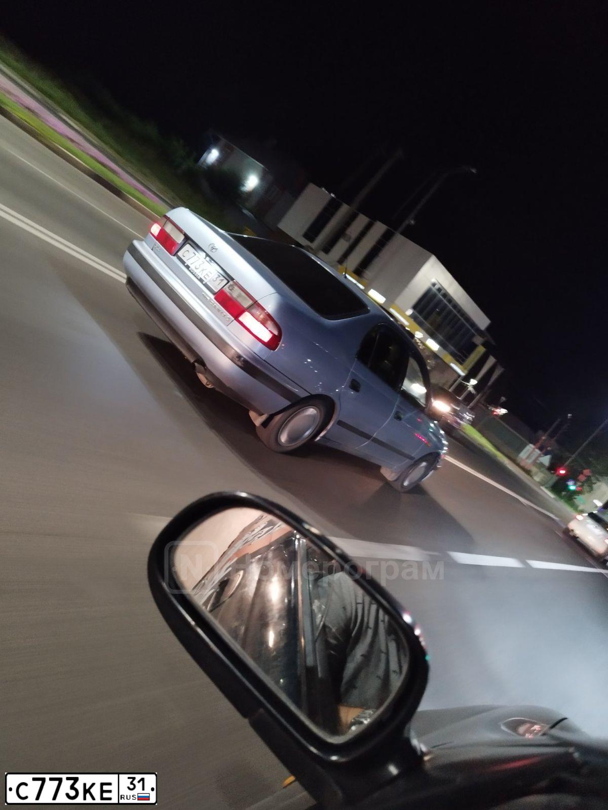 Фото автомобиля TOYOTA CARINA, 1992 — госномер С773КЕ31. Цвет: ГОЛУБОЙ