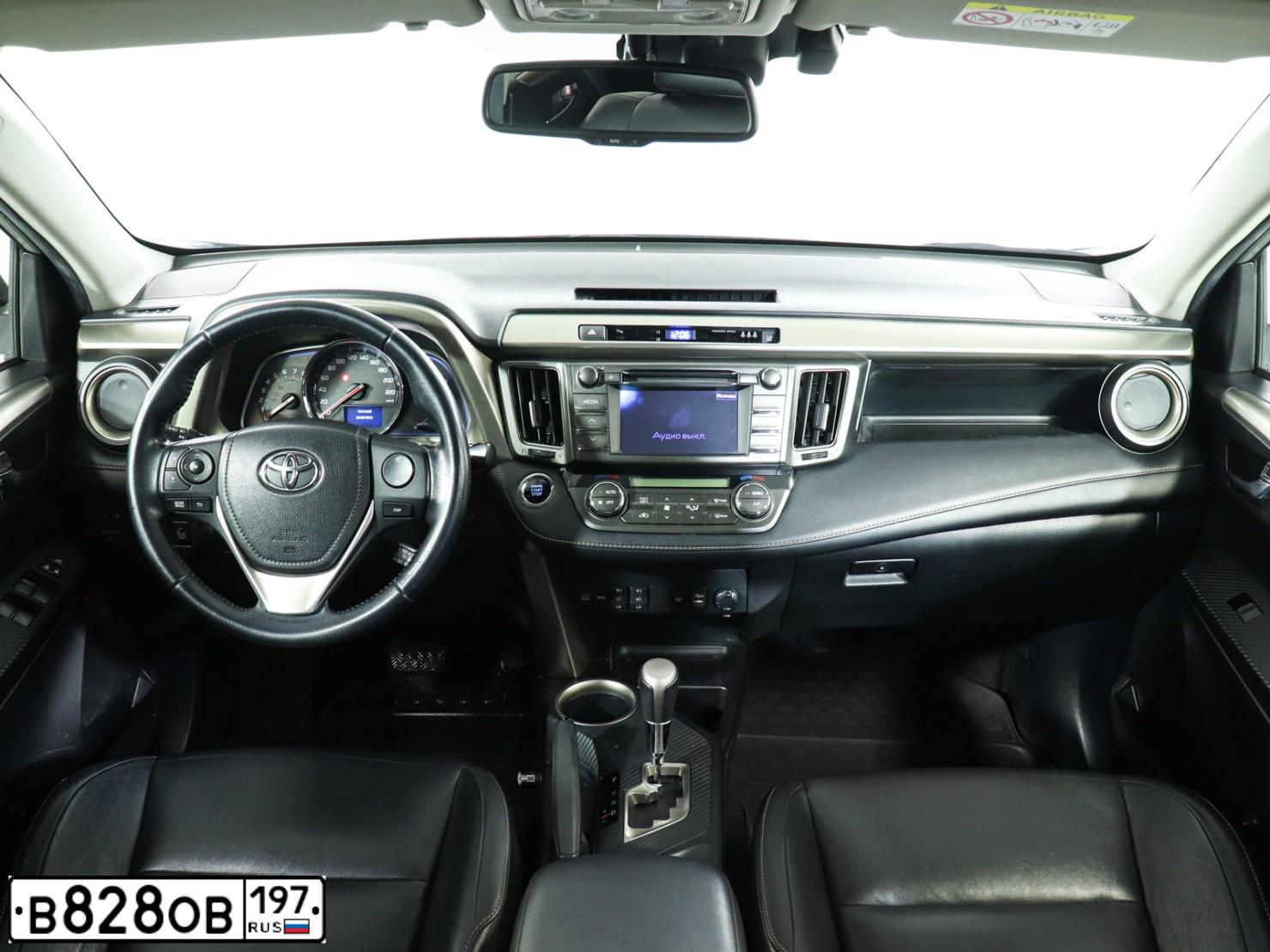 Фото автомобиля TOYOTA RAV4, 2013 — госномер В828ОВ197. Цвет: СЕРЕБРИСТЫЙ