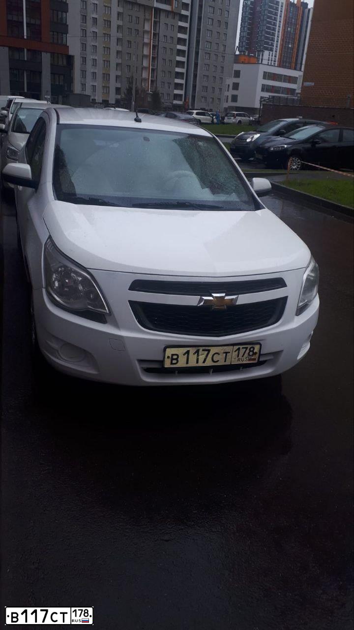 Фото автомобиля CHEVROLET COBALT, 2013 — госномер Т279УО60. Цвет: Белый