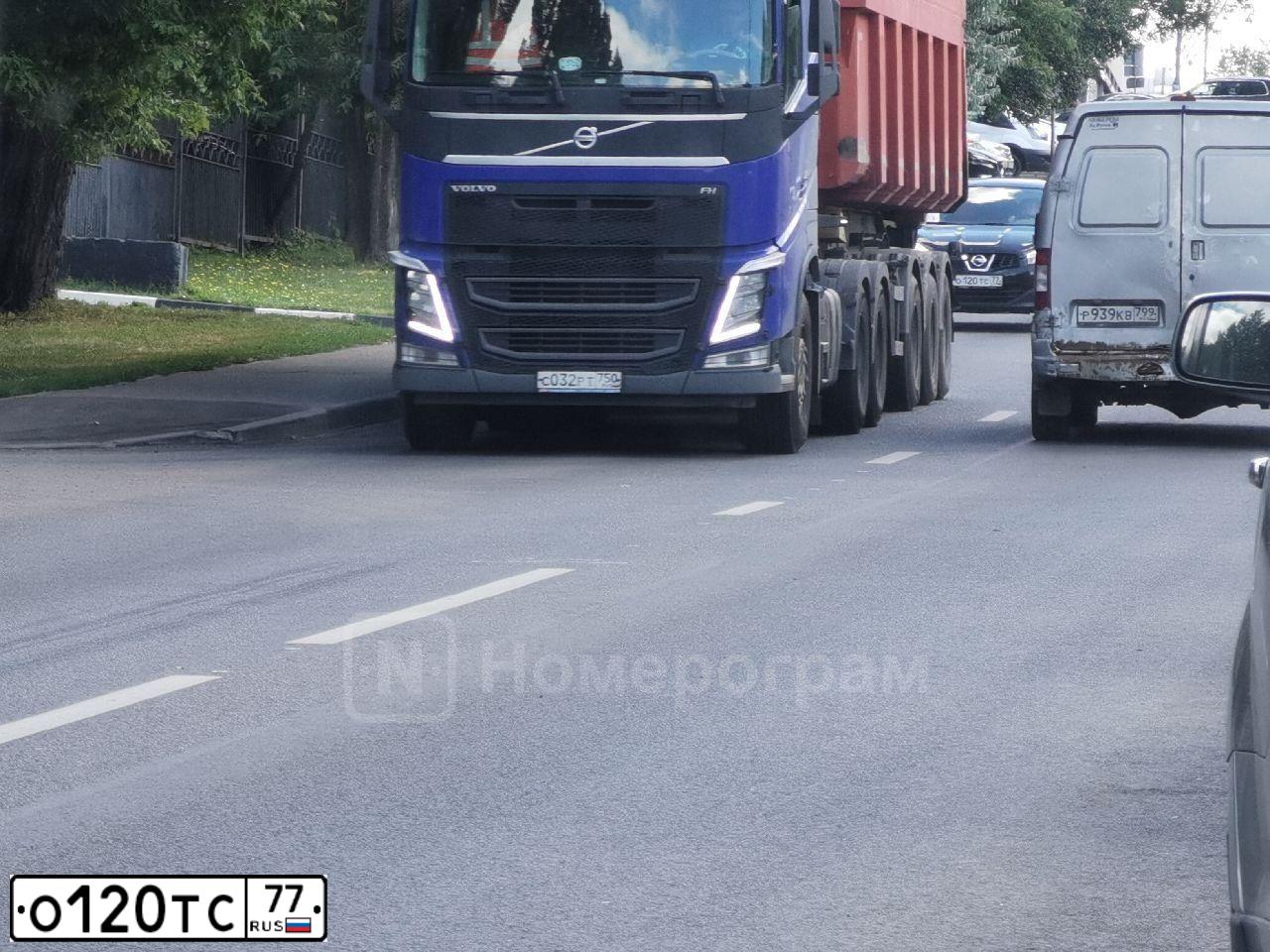 Фото автомобиля DAEWOO NEXIA, 1997 — госномер О120ТС77. Цвет: БЕЛЫЙ(СВЕТЛО-СЕРЫЙ)