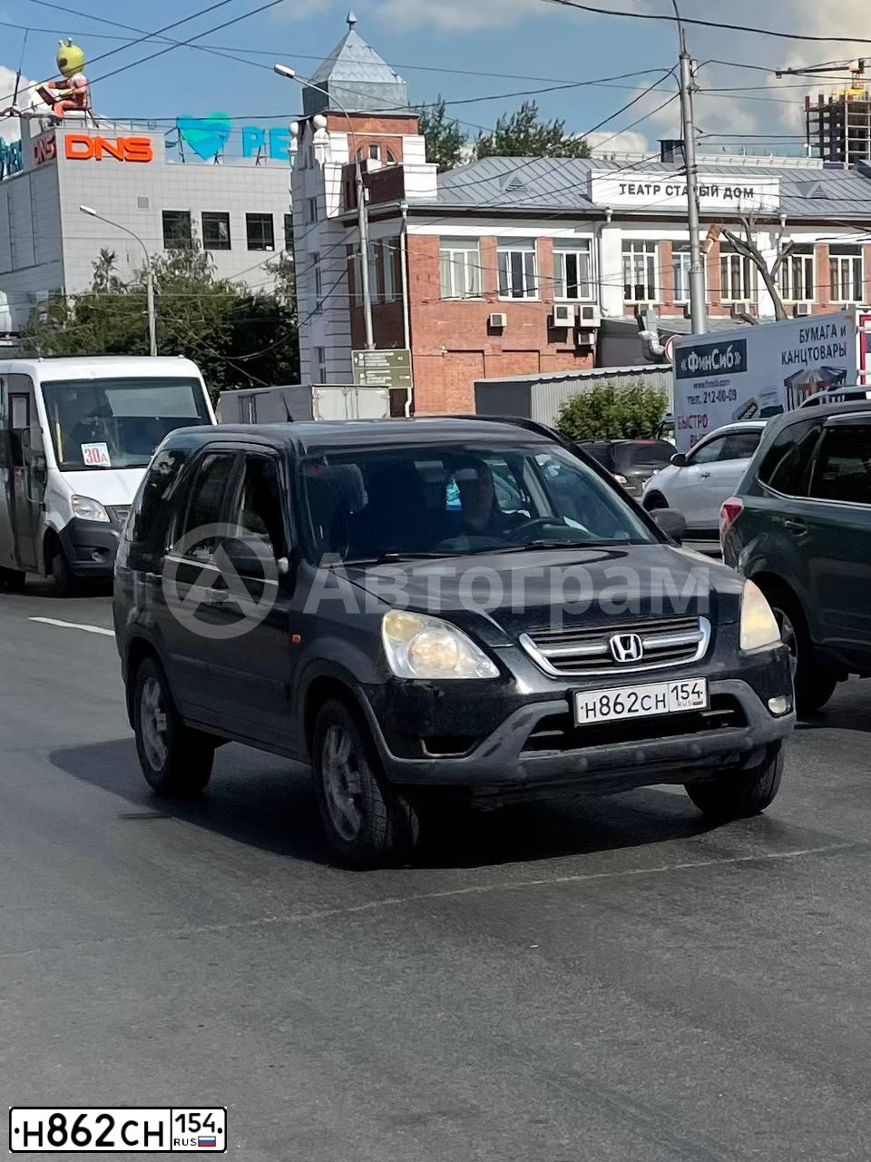 Фото автомобиля HONDA CR-V, 2003 — госномер Т013АР190. Цвет: КРАСНЫЙ ТЕМНЫЙ