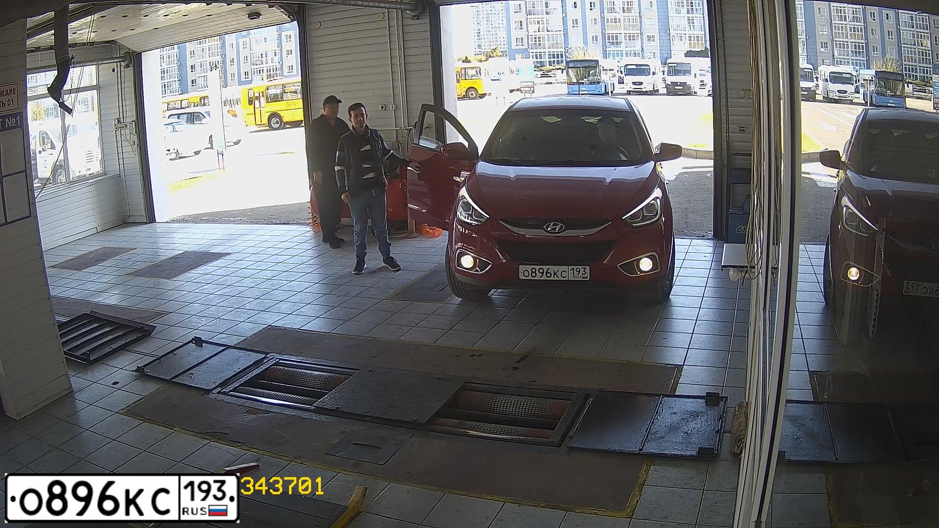 Фото автомобиля HYUNDAI IX35, 2014 — госномер У223МО193. Цвет: Красный
