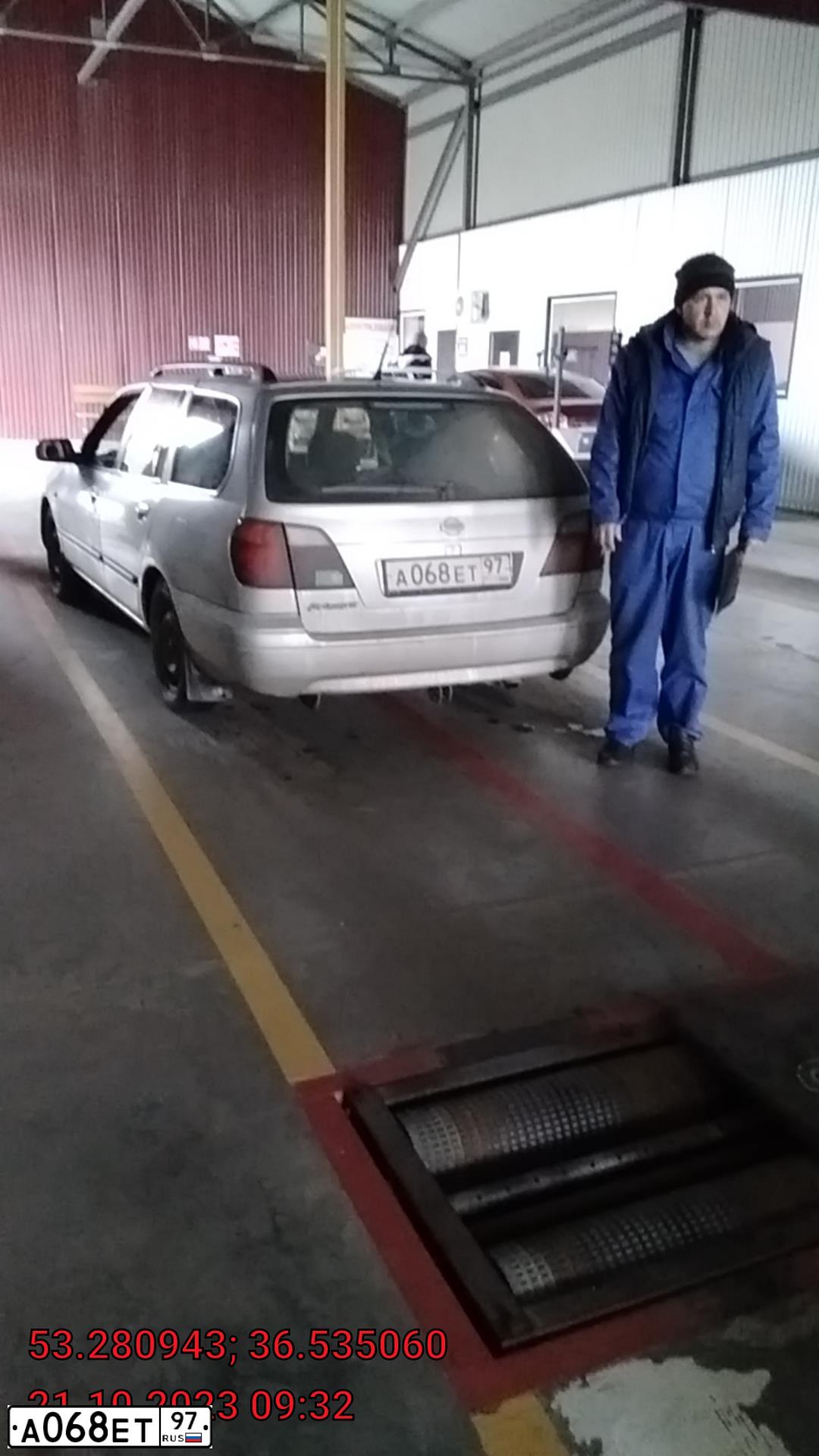 Фото автомобиля NISSAN PRIMERA, 1998 — госномер Е444ВХ57. Цвет: Серебристый