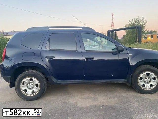 Фото автомобиля RENAULT DUSTER, 2013 — госномер Т582КК50. Цвет: СИНИЙ ТЕМНЫЙ