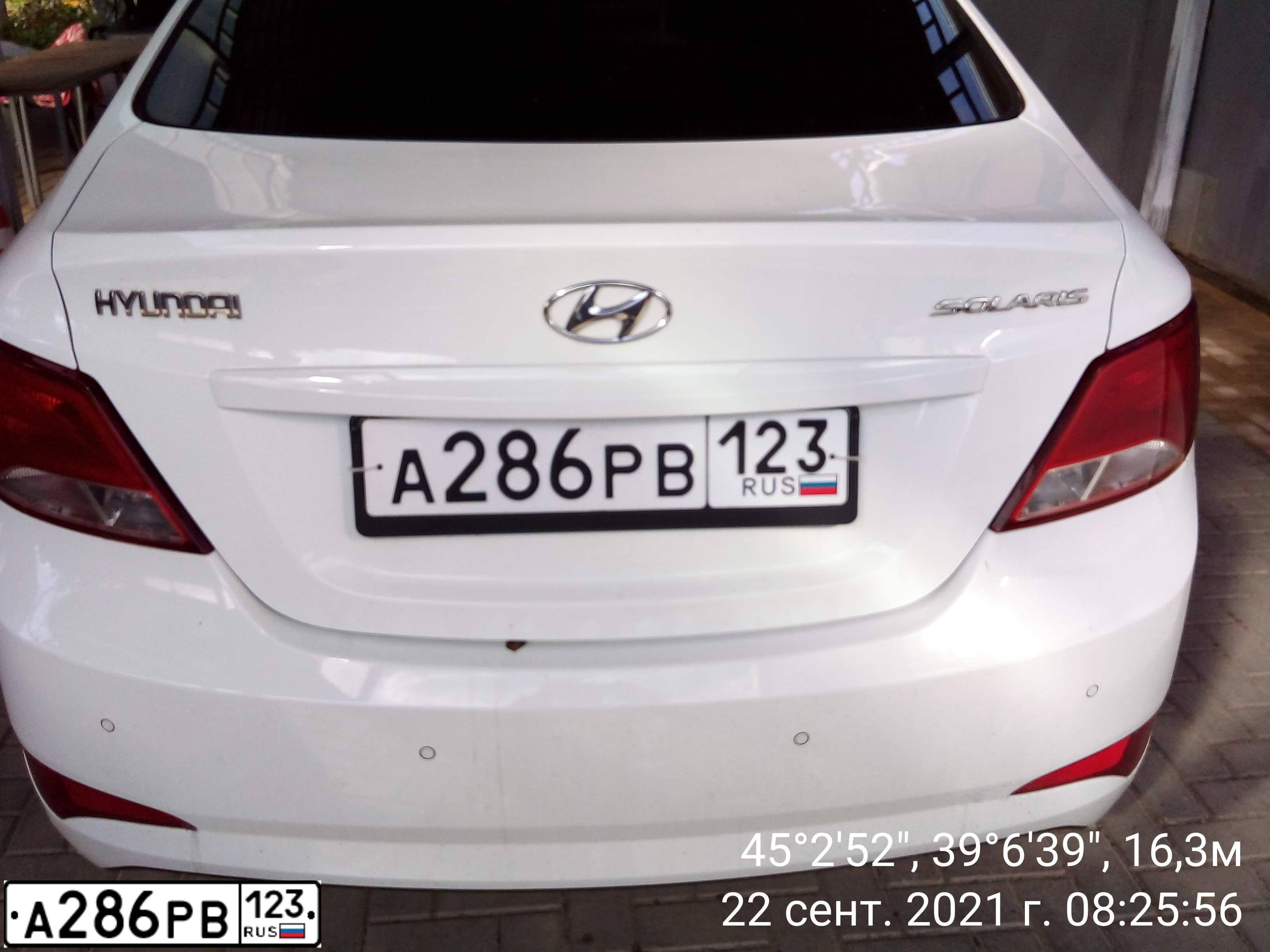 Фото автомобиля HYUNDAI SOLARIS, 2015 — госномер А286РВ123. Цвет: БЕЛЫЙ