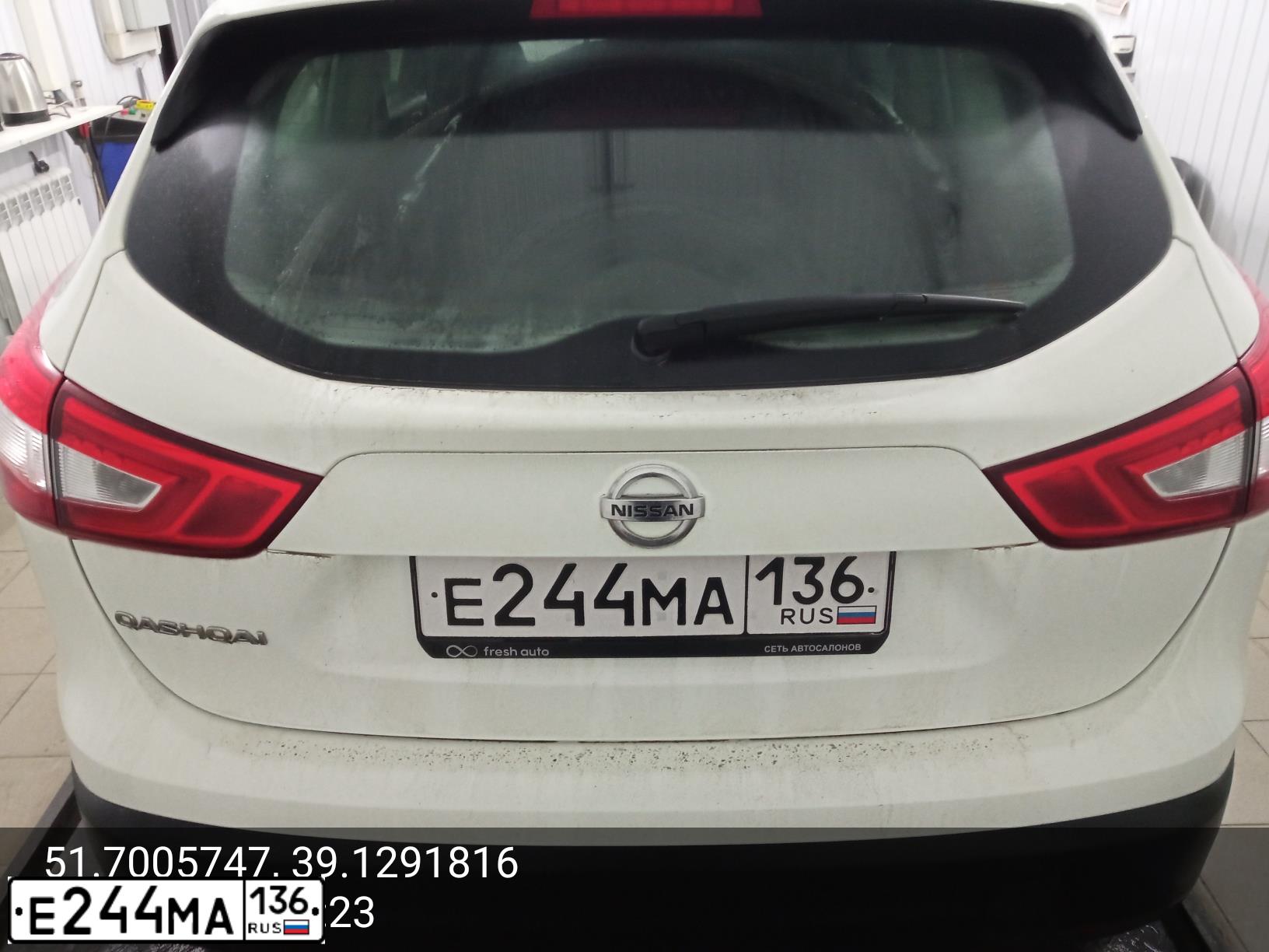 Фото автомобиля NISSAN QASHQAI, 2014 — госномер У100АЕ36. Цвет: Белый