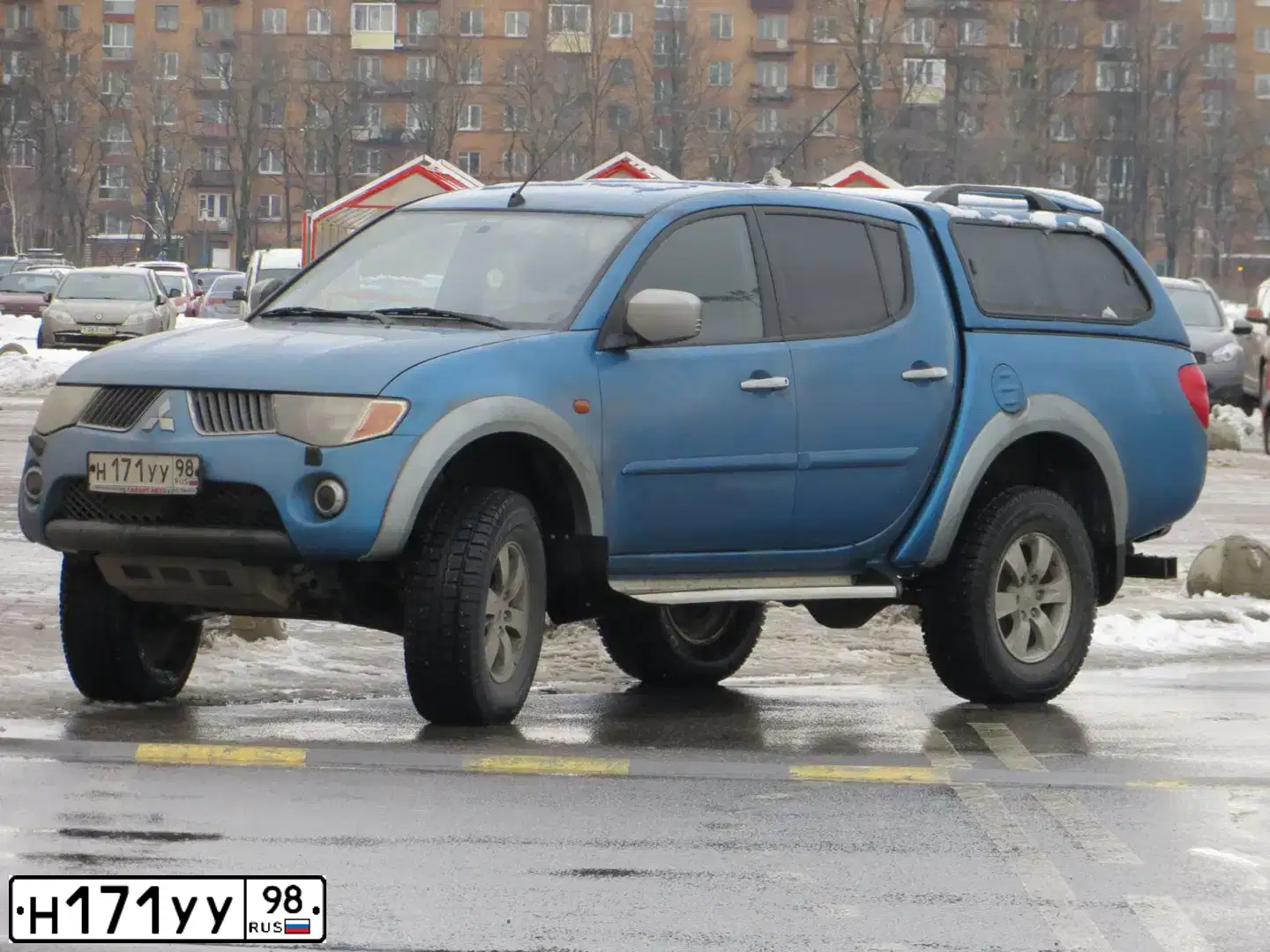 Фото автомобиля JEEP CHEROKEE, 2012 — госномер Н171УУ98. Цвет: ЧЕРНЫЙ