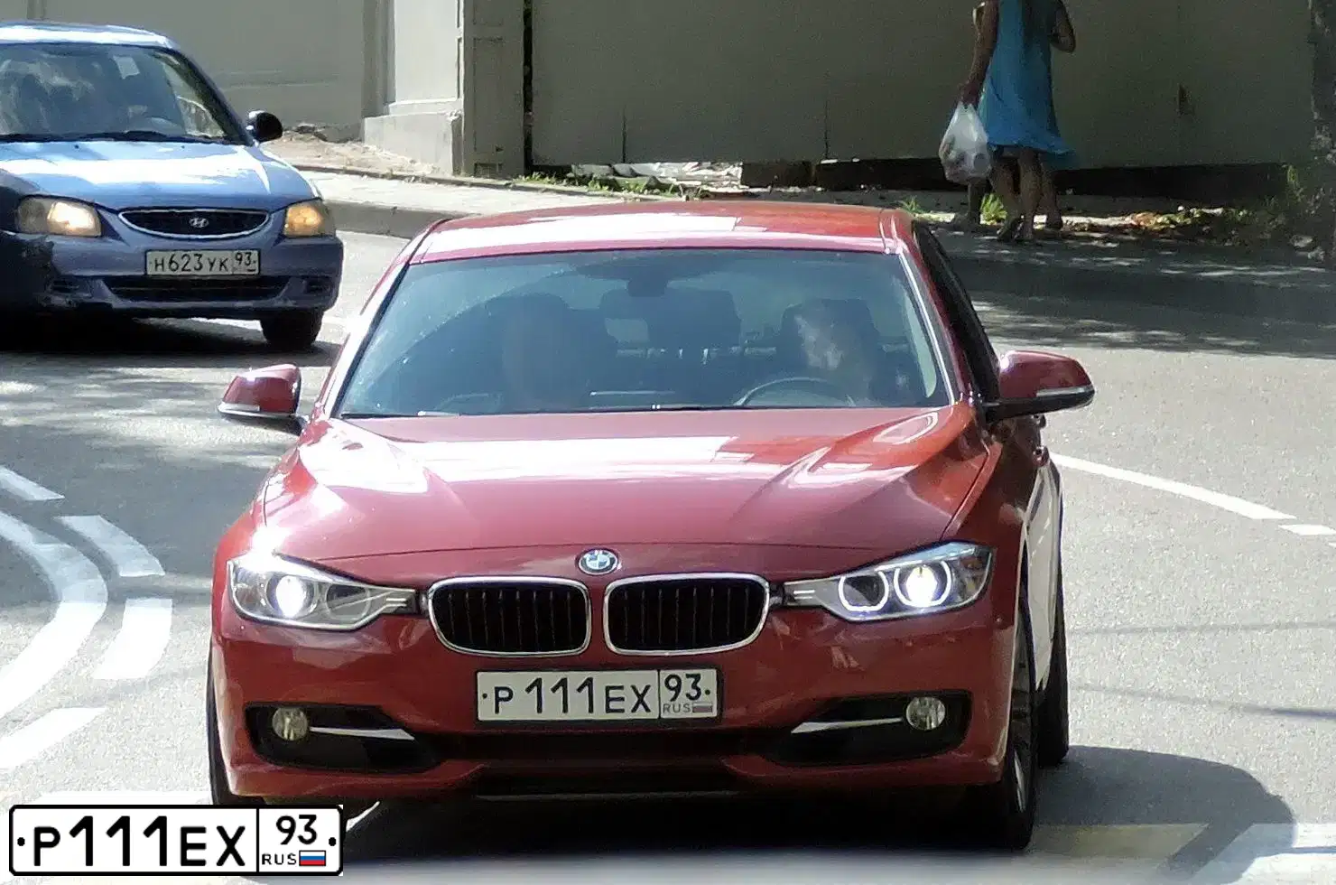 Фото автомобиля BMW 320I, 2013 — госномер В484ВХ323. Цвет: Красный