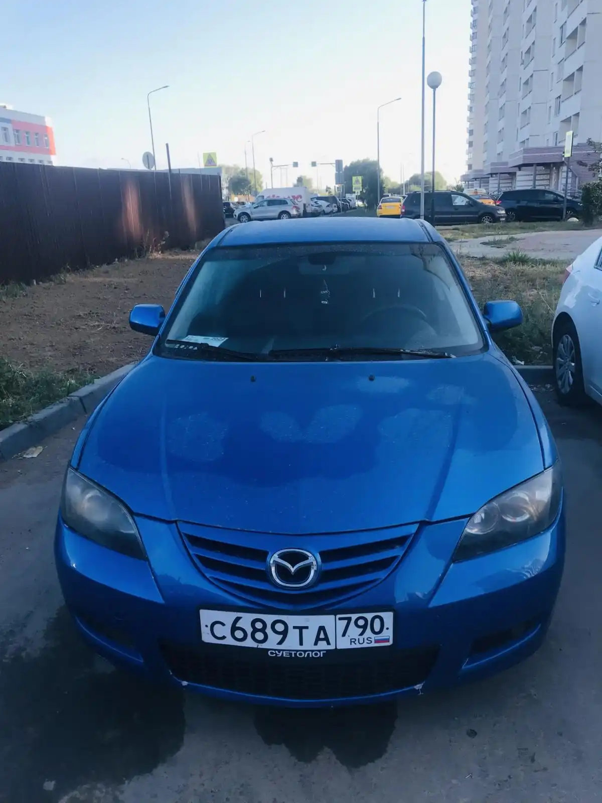 Фото автомобиля MAZDA 3, 2005 — госномер В003АМ790. Цвет: синий