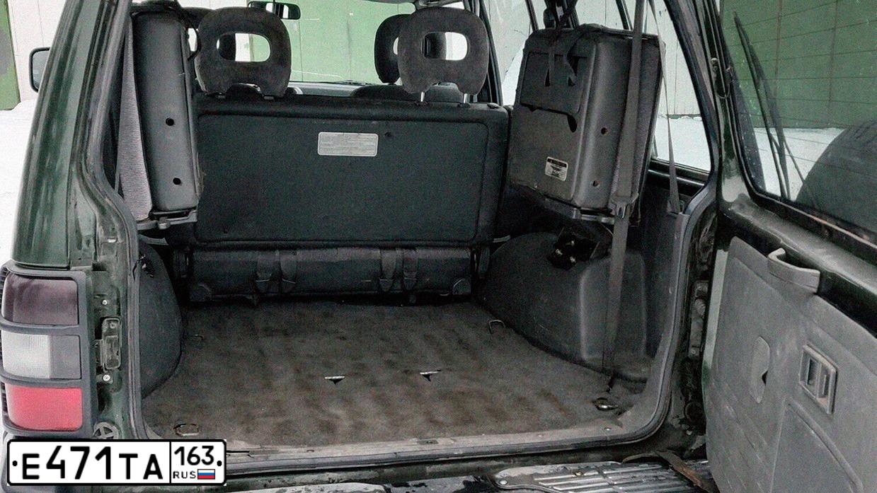 Фото автомобиля MITSUBISHI PAJERO, 1993 — госномер Е471ТА163. Цвет: ТЕМНО-ЗЕЛЕНЫЙ