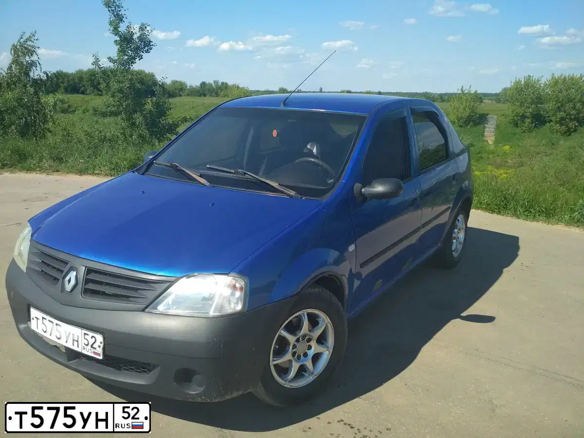 Фото автомобиля RENAULT LOGAN, 2005 — госномер Т575УН52. Цвет: СИНИЙ