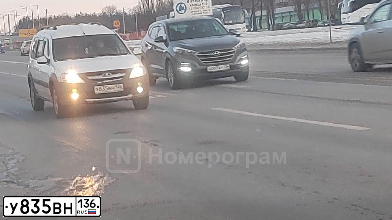 Фото автомобиля KIA RIO, 2015 — госномер У835ВН136. Цвет: Белый