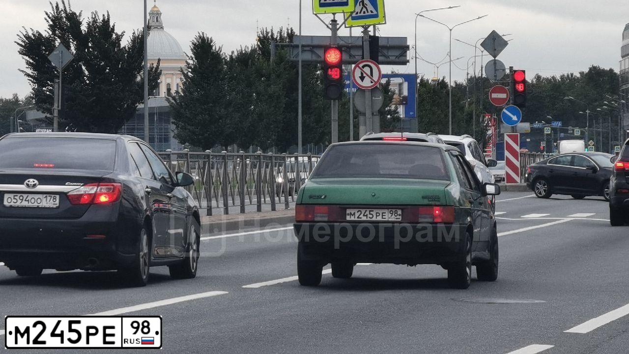 Фото автомобиля LADA 2109 SAMARA, 2000 — госномер М245РЕ98. Цвет: ЗЕЛЕНЫЙ