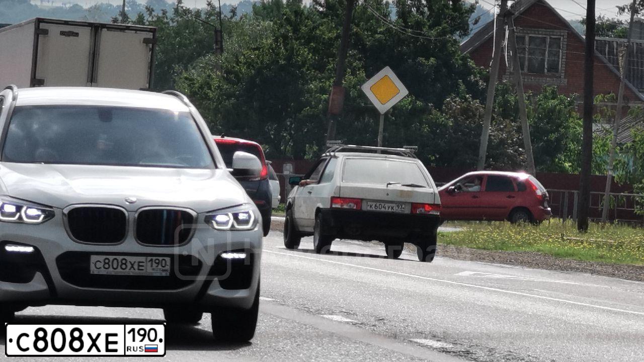 Фото автомобиля BMW SERIE 3, 2012 — госномер С808ХЕ190. Цвет: Белый