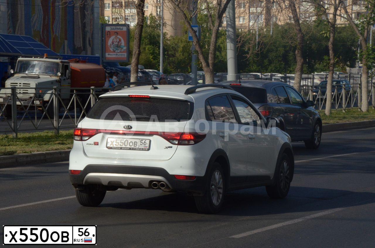 Фото автомобиля KIA RIO, 2018 — госномер Х550ОВ56. Цвет: БЕЛЫЙ
