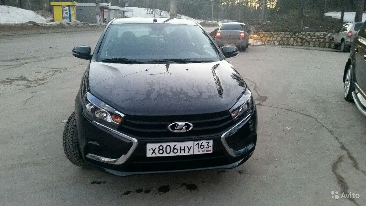 Фото автомобиля LADA VESTA, 2016 — госномер Х994ТК116. Цвет: БЕЛЫЙ