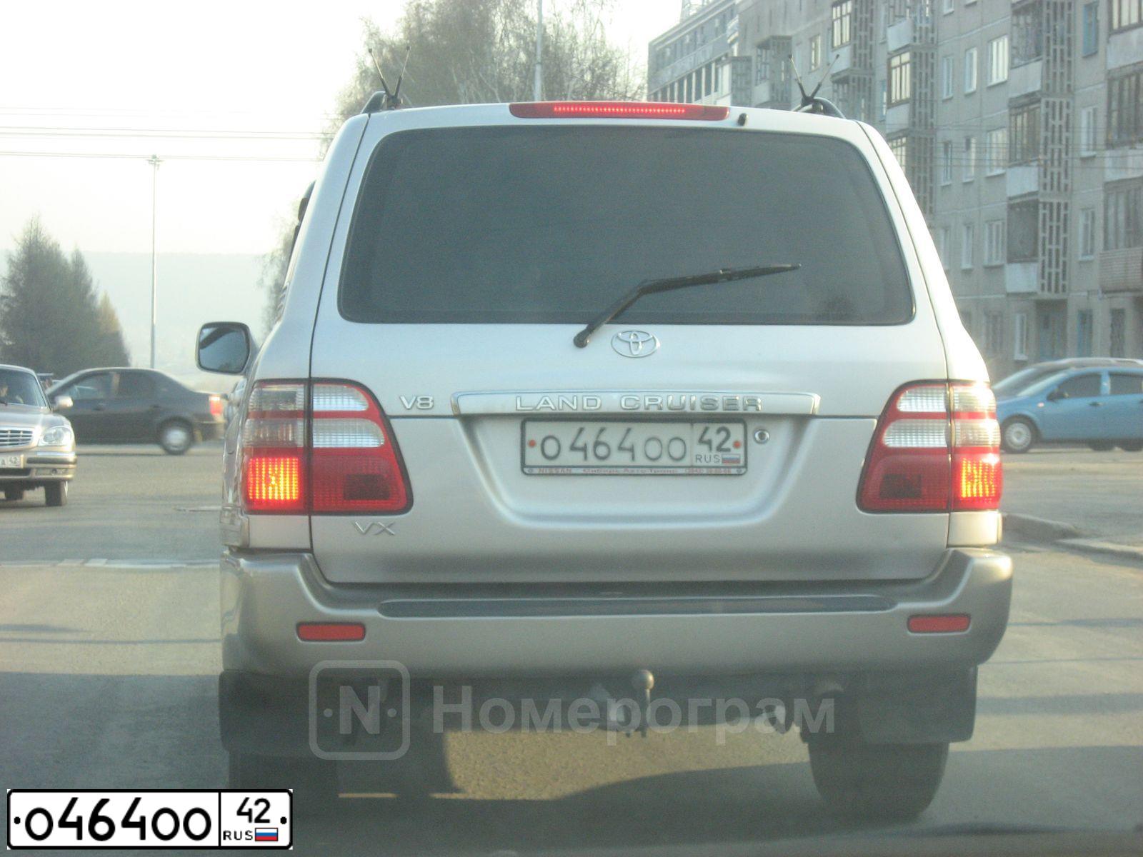 Фото автомобиля TOYOTA LANDCRUISER, 2003 — госномер О464ОО42. Цвет: СЕРЕБРИСТЫЙ