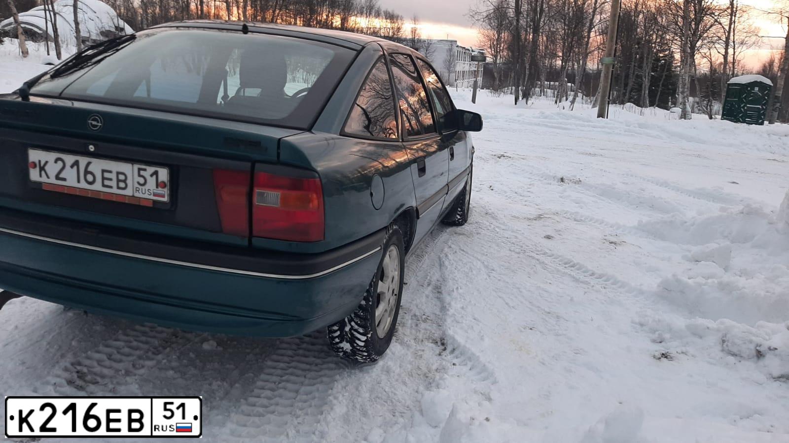 Фото автомобиля OPEL VECTRA, 1995 — госномер А551ХС51. Цвет: ЗЕЛЕНЫЙ