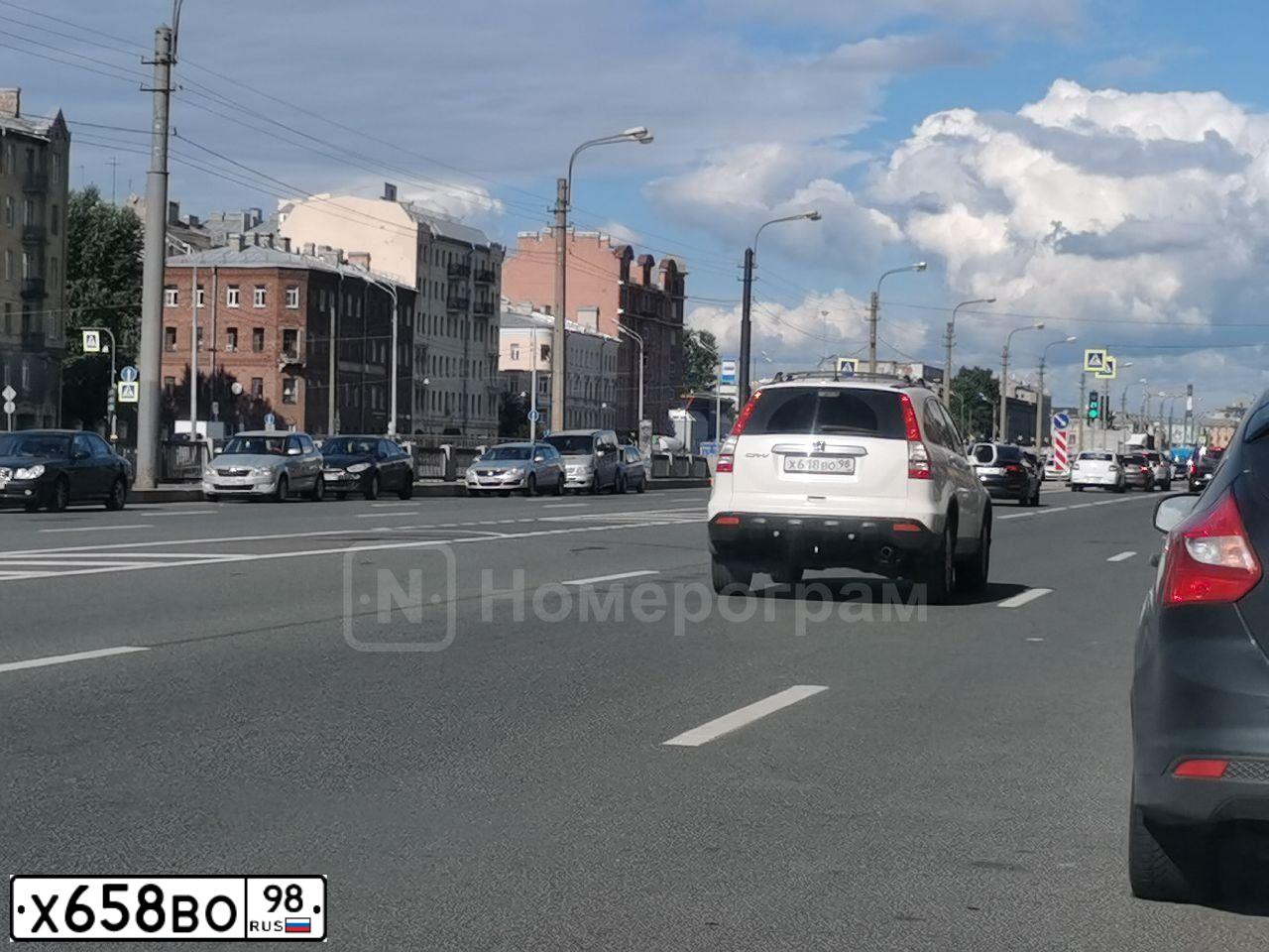 Фото автомобиля TOYOTA COROLLA, 2008 — госномер Т145МК198. Цвет: Серебристый