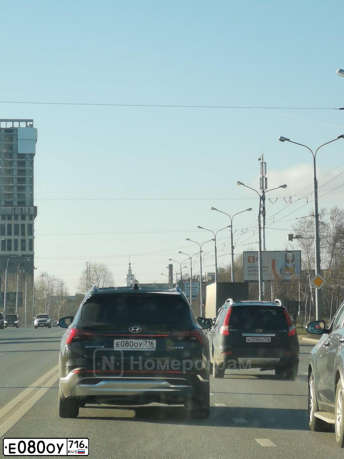 Фото автомобиля KIA SPORTAGE, 2020 — госномер Е080ОУ716. Цвет: СЕРЫЙ