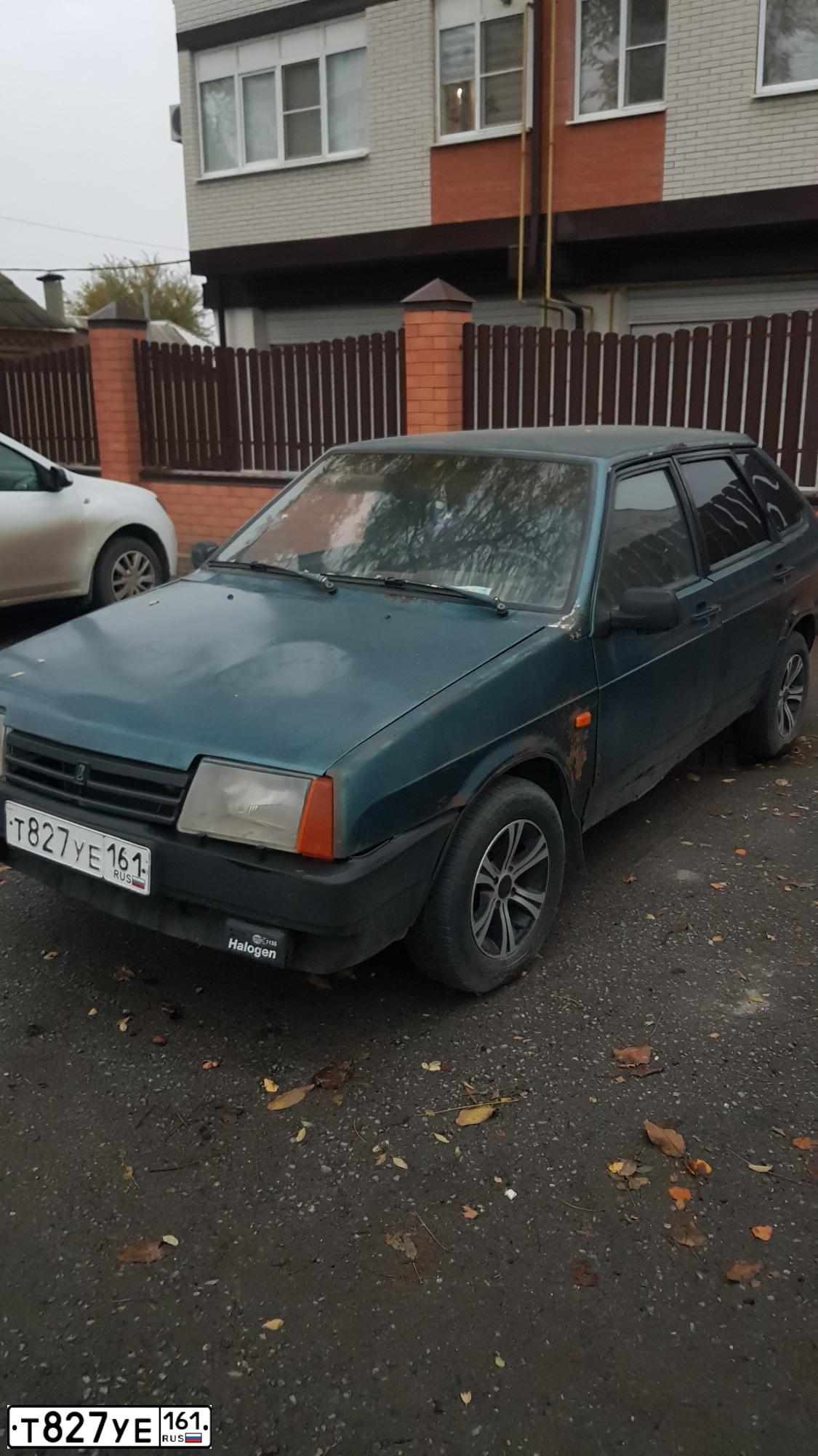 Фото автомобиля LADA 2109 SAMARA, 1999 — госномер Т827УЕ161. Цвет: СЕРЕБРИСТО-ЗЕЛЕНЫЙ