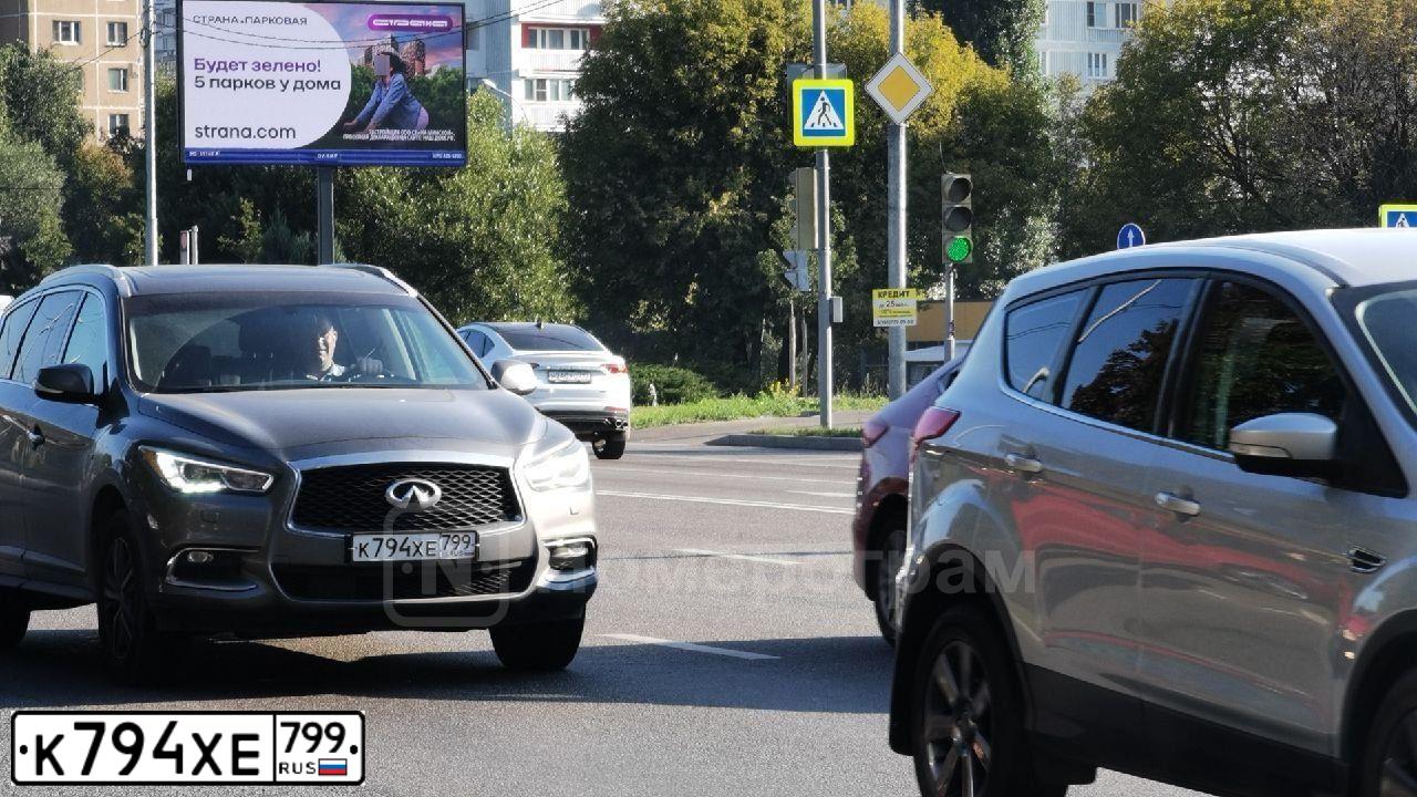 Фото автомобиля HYUNDAI H 1/H 100/STAREX, 2019 — госномер Р020СК797. Цвет: СЕРЫЙ