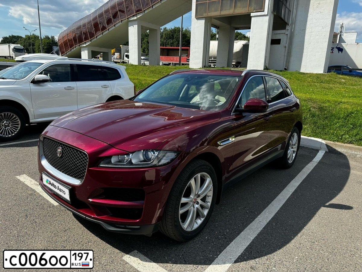 Фото автомобиля JAGUAR F-PACE, 2016 — госномер Х300ТР797. Цвет: ТЕМНО-КРАСНЫЙ
