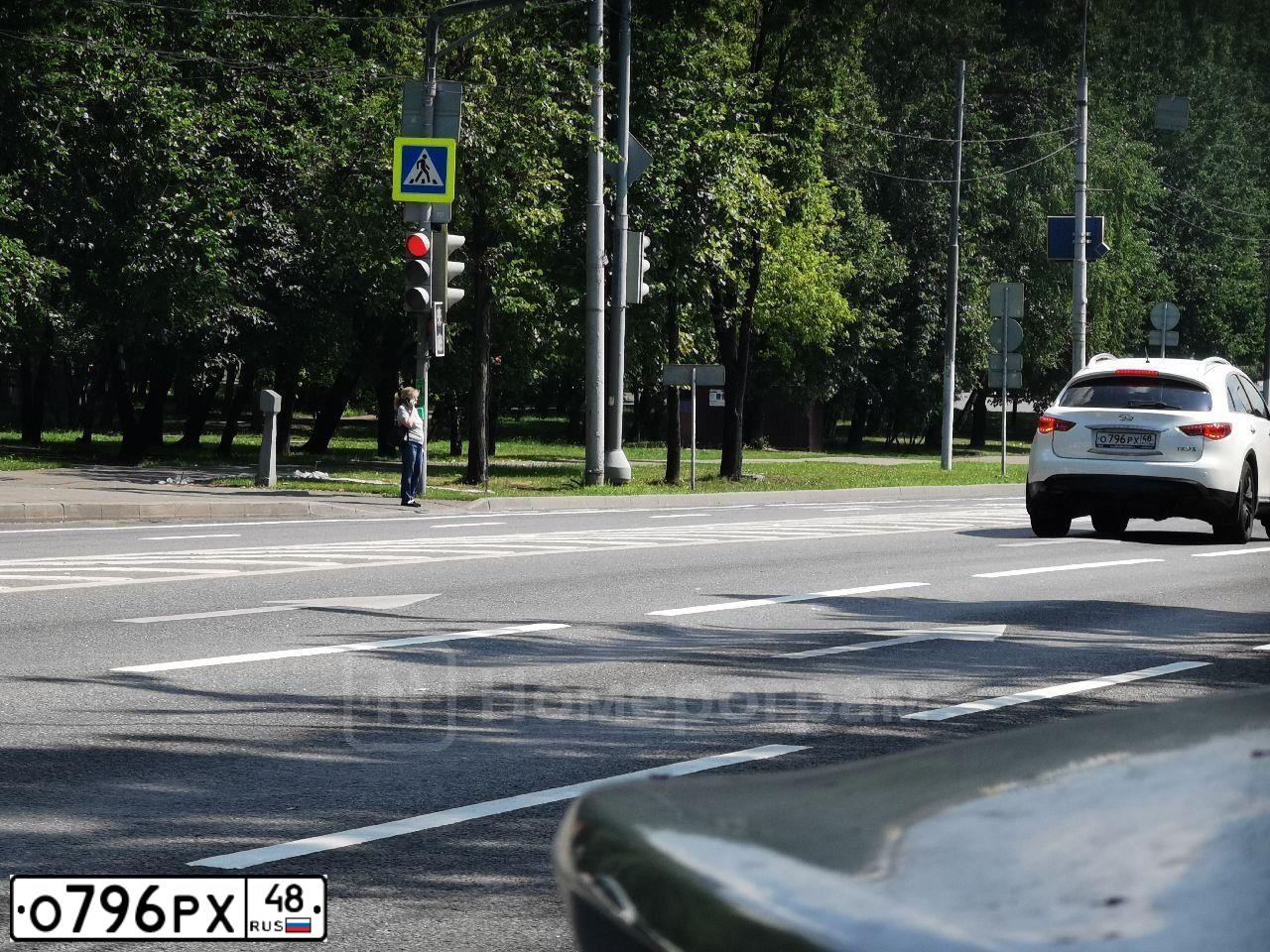 Фото автомобиля INFINITI QX70 /FX/, 2010 — госномер Е943ЕМ797. Цвет: Белый