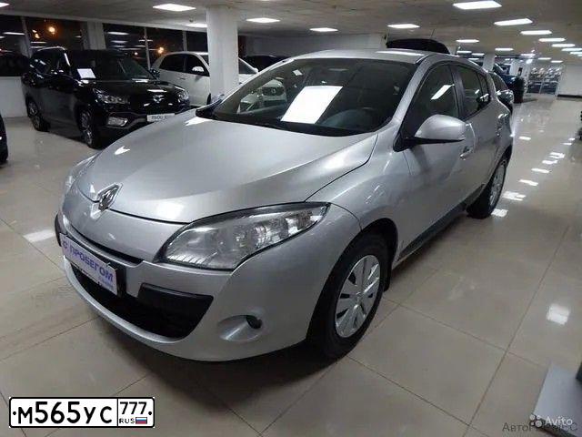 Фото автомобиля RENAULT MEGANE, 2012 — госномер М565УС777. Цвет: СЕРЫЙ СВЕТЛЫЙ