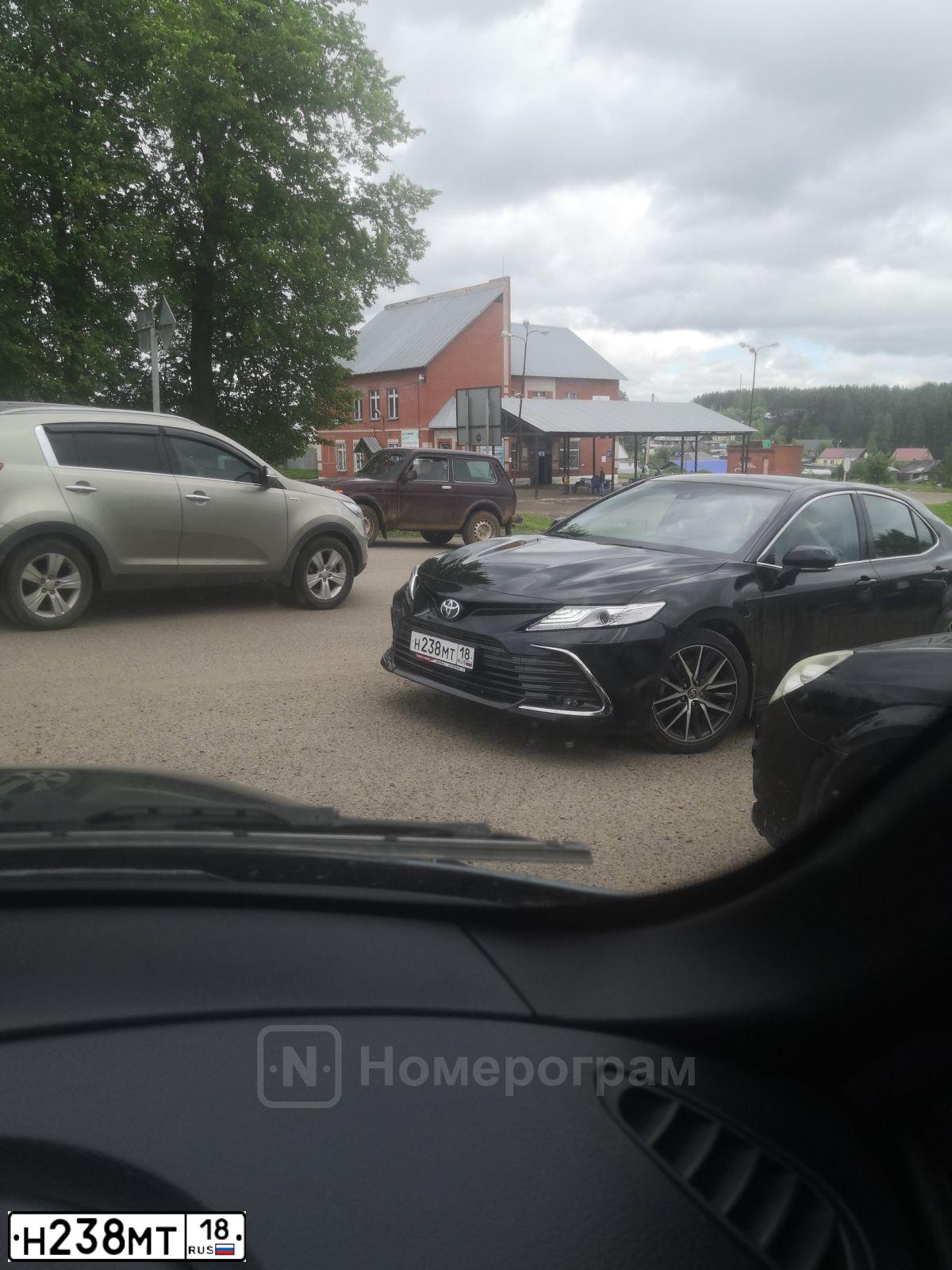 Фото автомобиля TOYOTA CAMRY, 2021 — госномер Р412КС159