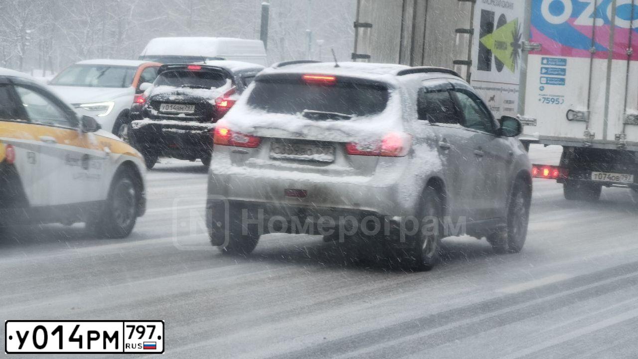 Фото автомобиля MERCEDES E-KLASSE, 2016 — госномер У014РМ797. Цвет: КРАСНЫЙ