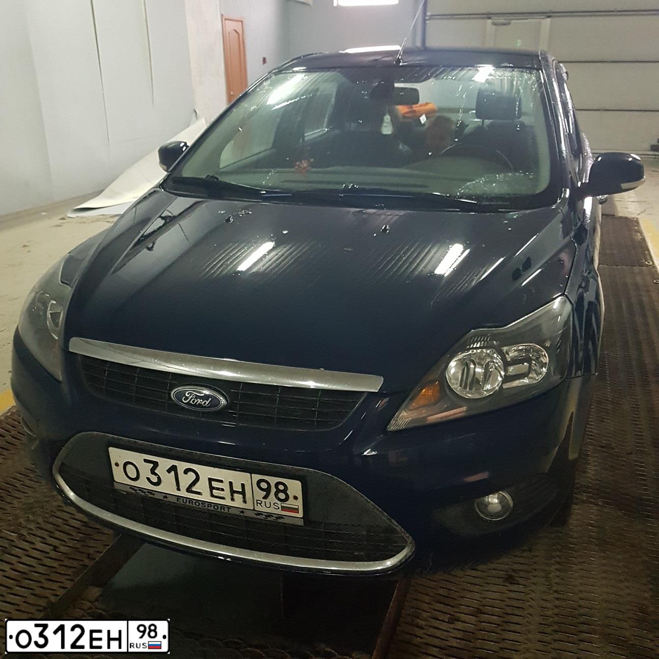 Фото автомобиля FORD FOCUS, 2010 — госномер С312ЕН98. Цвет: ТЕМНО-СИНИЙ