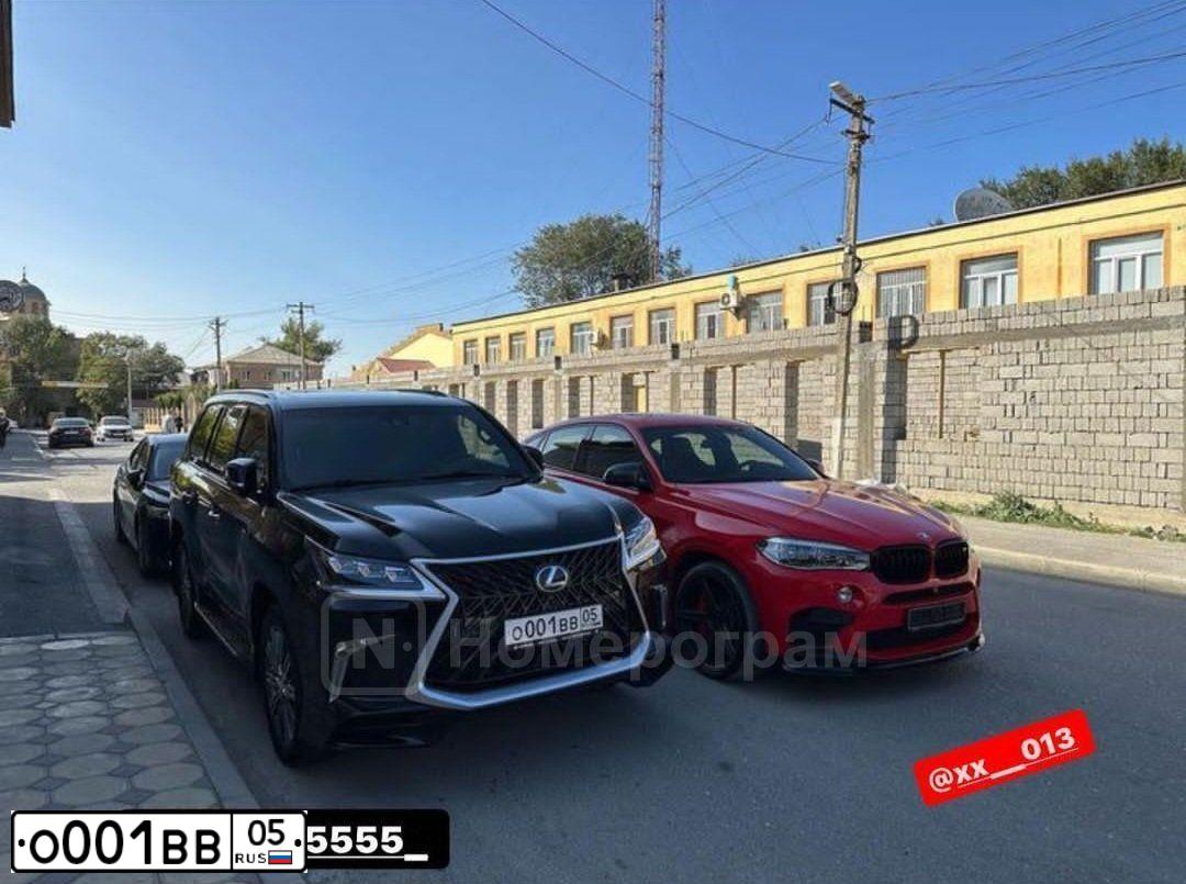 Фото автомобиля TOYOTA CAMRY, 2015 — госномер О001ВВ05. Цвет: ЧЕРНЫЙ МЕТАЛЛИК