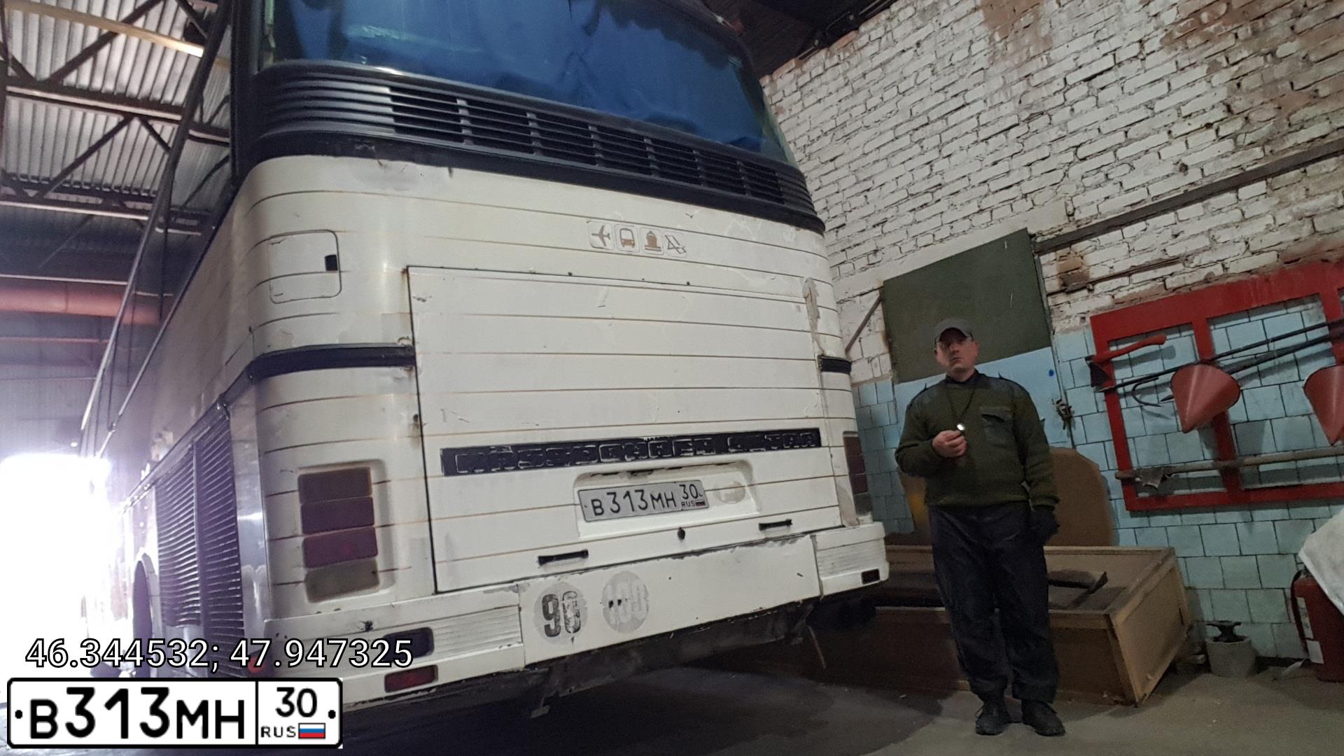 Фото автомобиля SETRA S 215, 1990 — госномер В313МН30. Цвет: МНОГОЦВЕТНЫЙ