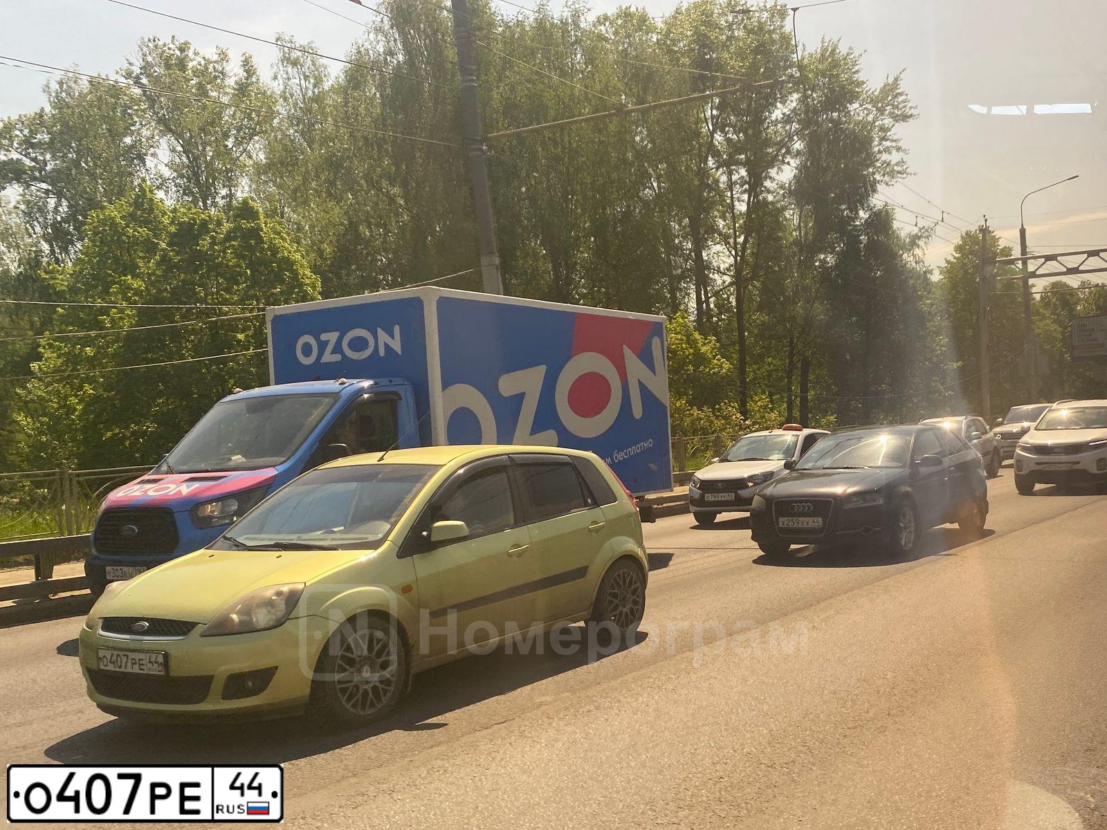 Фото автомобиля FORD FIESTA / ASPIRE, 2006 — госномер О407РЕ44. Цвет: СВЕТЛО-ЗЕЛЕНЫЙ
