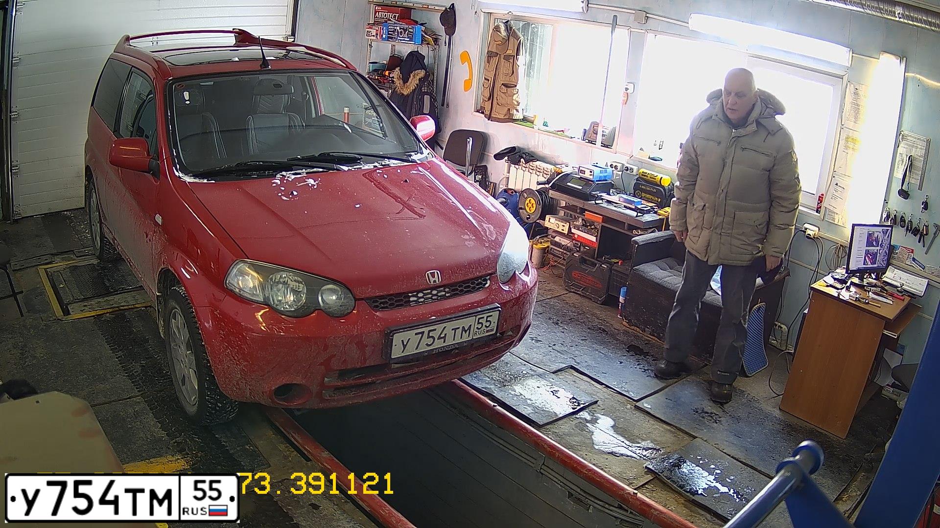 Фото автомобиля HONDA HR-V, 2002 — госномер К651УР99. Цвет: Красный