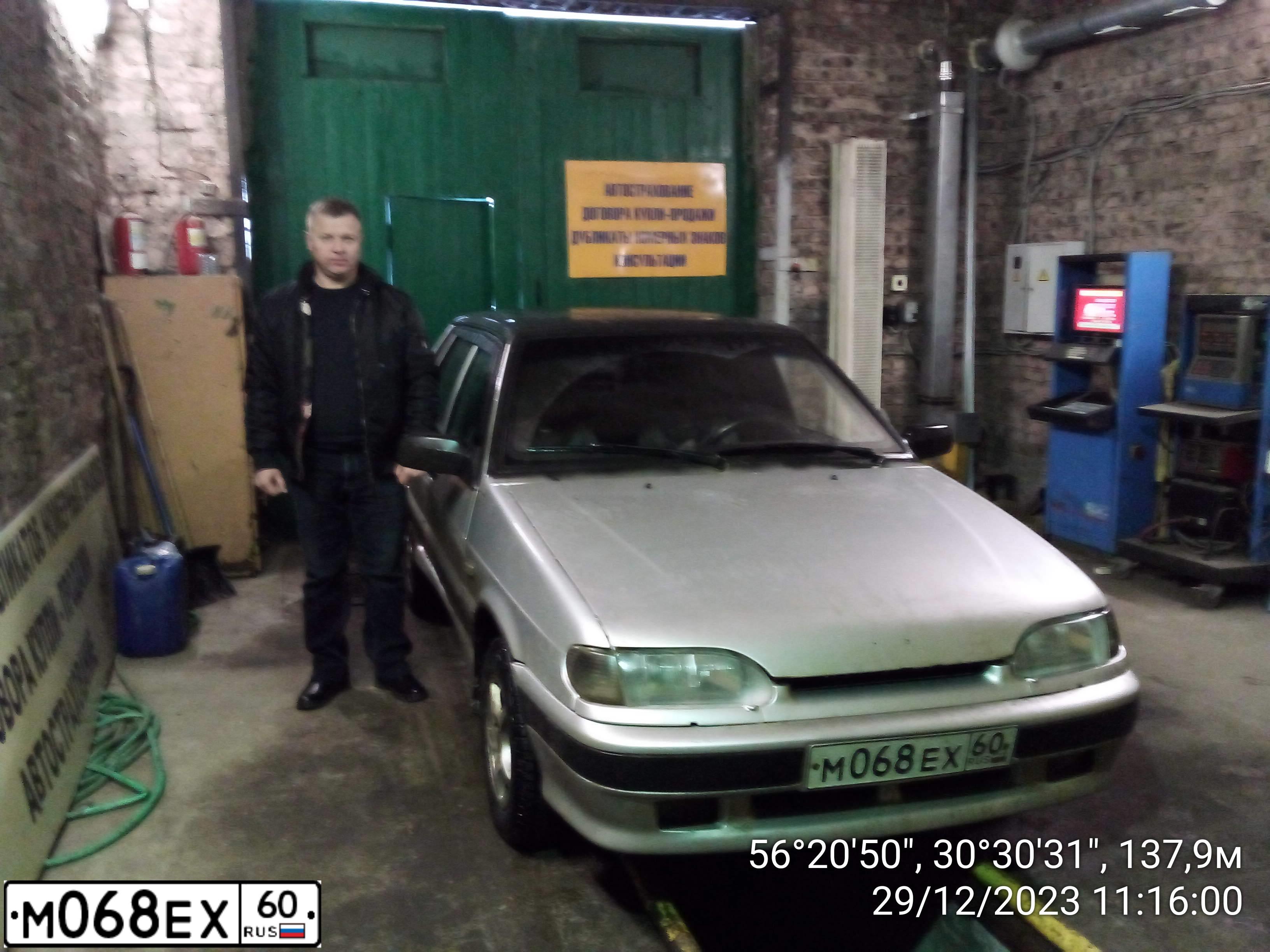 Фото автомобиля LADA 2115 SAMARA, 2004 — госномер М068ЕХ60. Цвет: СЕРЕБРИСТЫЙ