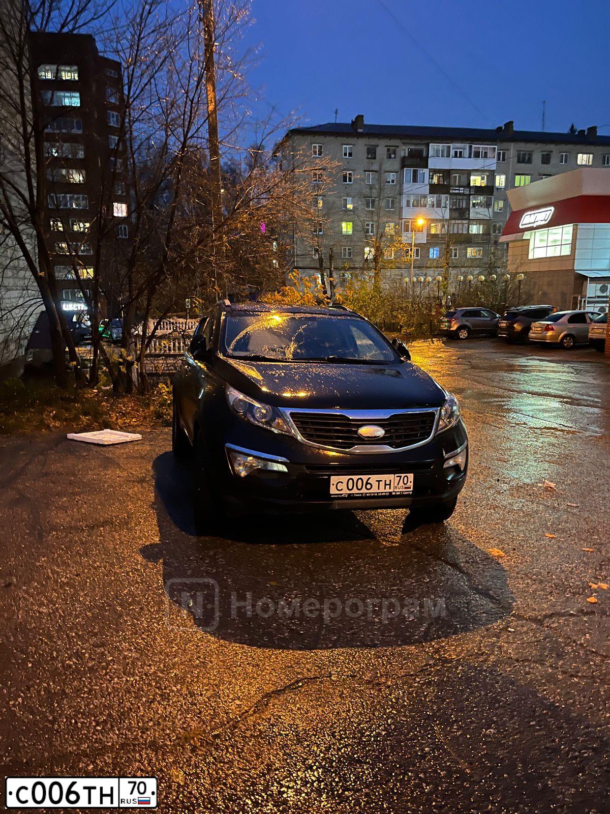 Фото автомобиля KIA SPORTAGE, 2013 — госномер С006ТН70. Цвет: ЧЕРНЫЙ ПЕРЛАМУТР